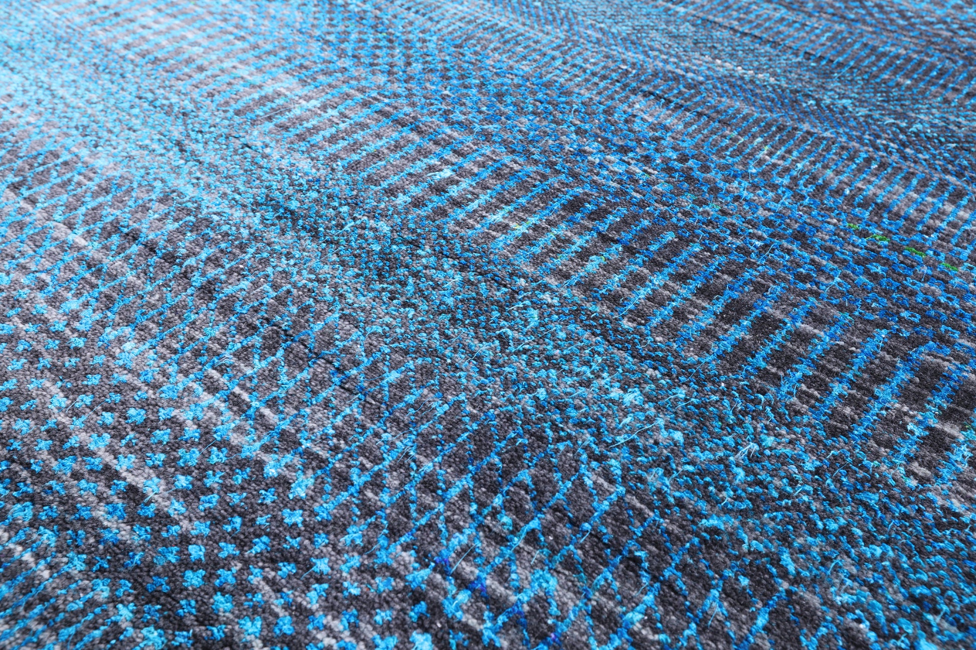 Blue Savannah Grass Hand Knotted Wool & Silk Rug - 9' 0" X 17' 10" - Golden Nile