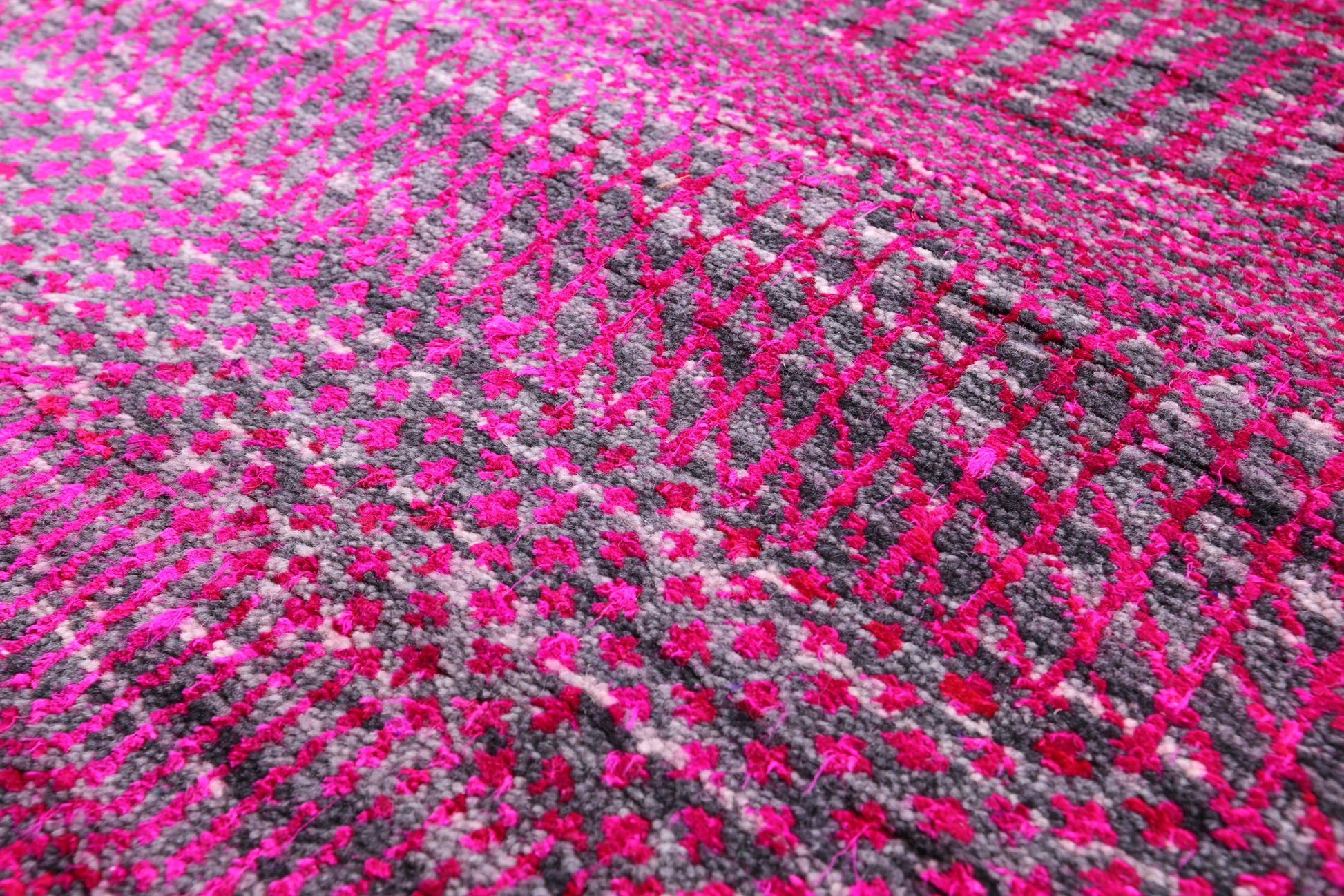 Pink Savannah Grass Handmade Wool & Silk Runner Rug - 2' 8" X 12' 1" - Golden Nile