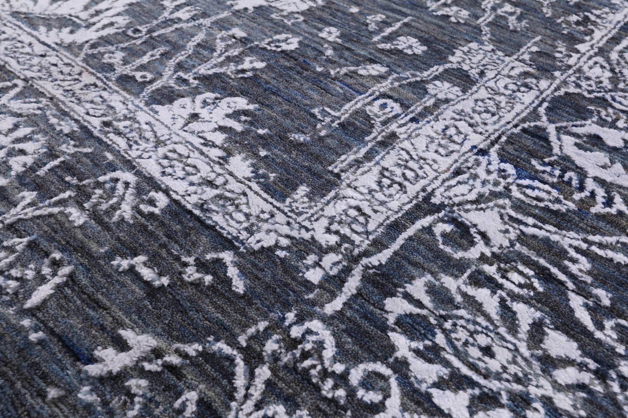 Grey Persian Handmade Wool & Silk Rug - 5' 10" X 9' 3" - Golden Nile