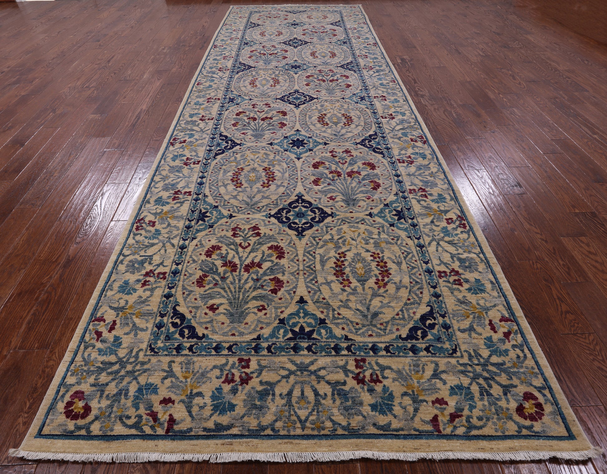 Ivory William Morris Handmade Wool Rug - 5' 6" X 17' 3" - Golden Nile