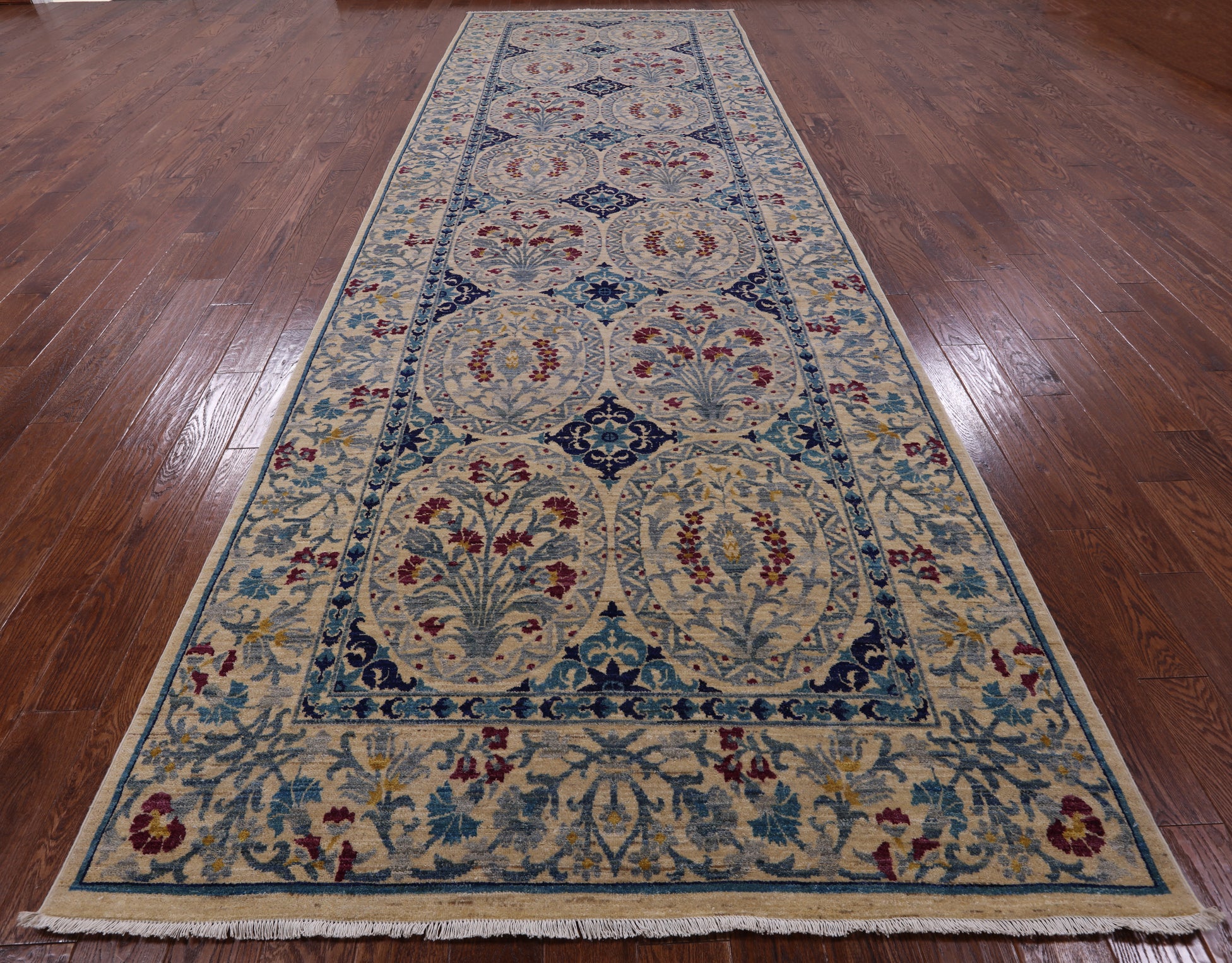 Ivory William Morris Handmade Wool Rug - 5' 6" X 17' 3" - Golden Nile