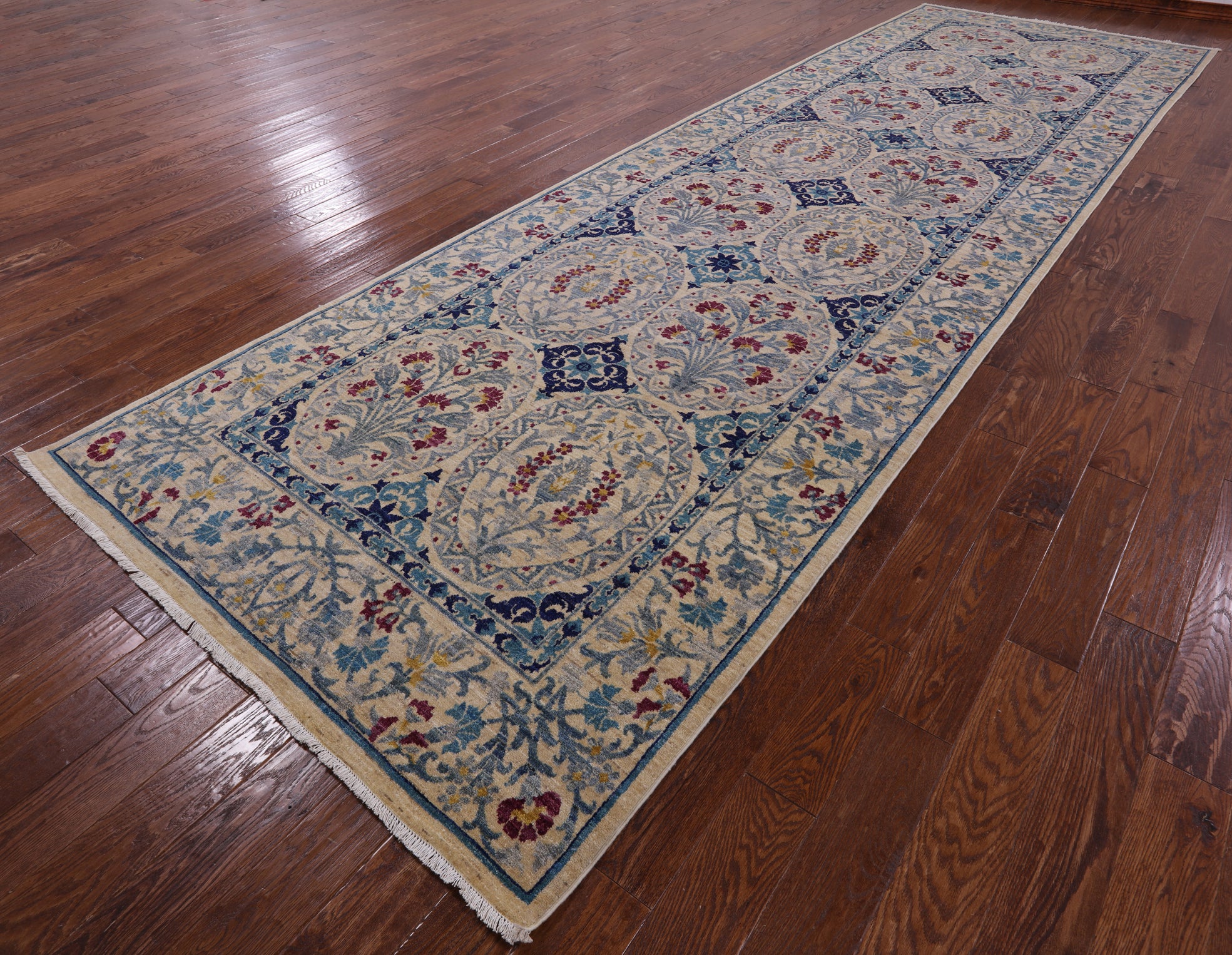 Ivory William Morris Handmade Wool Rug - 5' 6" X 17' 3" - Golden Nile
