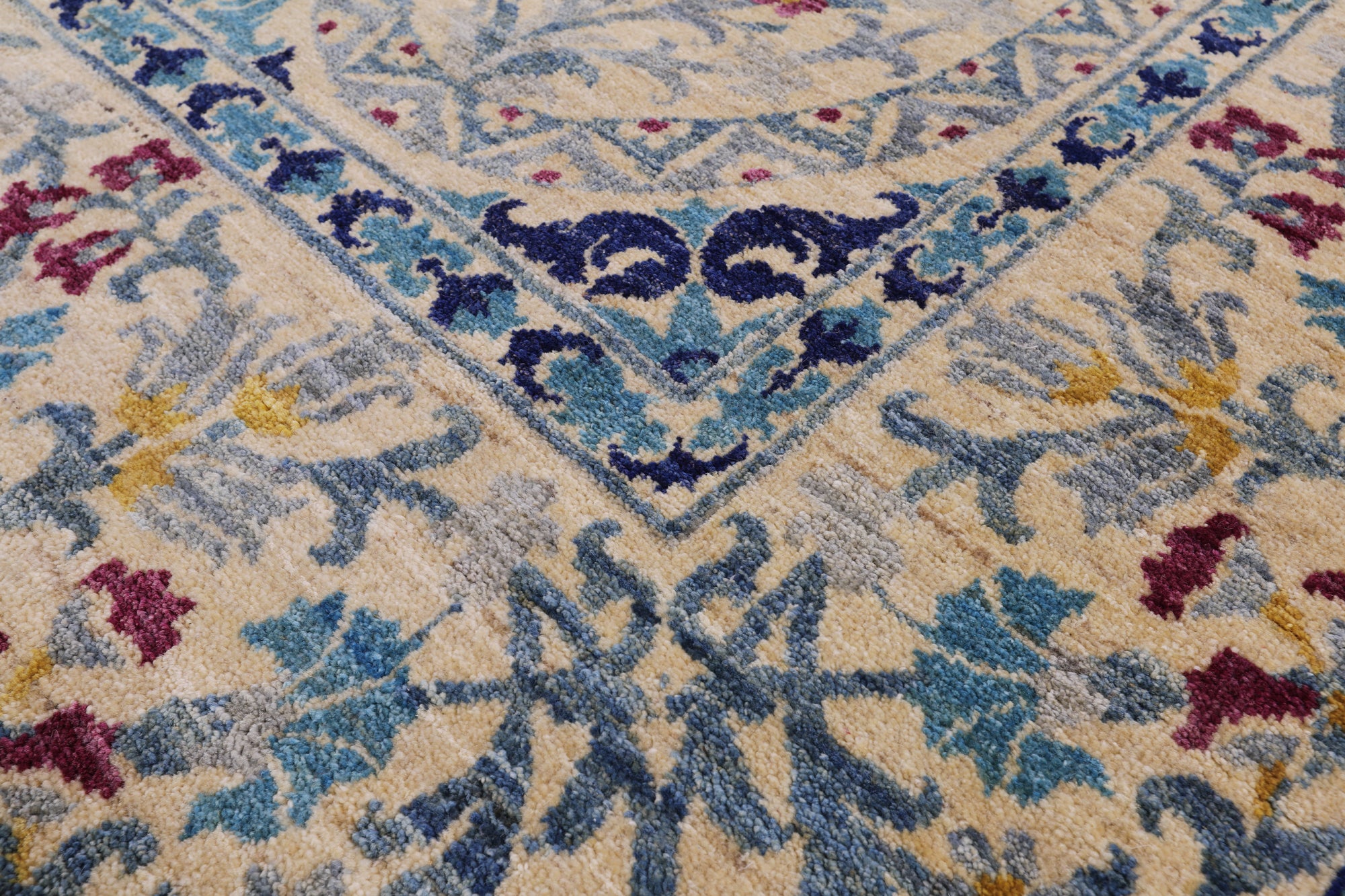 Ivory William Morris Handmade Wool Rug - 5' 6" X 17' 3" - Golden Nile