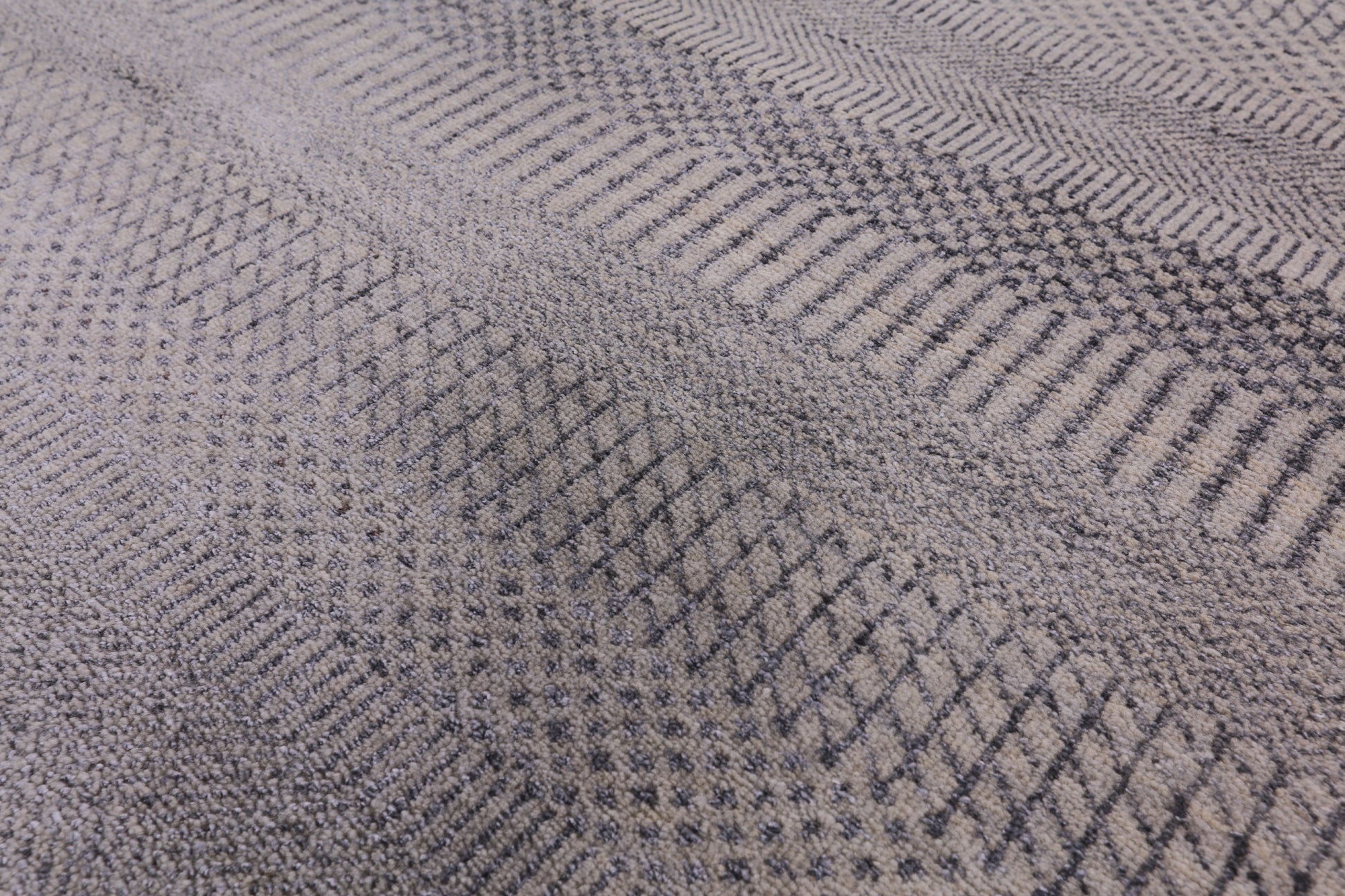 Grey Savannah Grass Handmade Wool & Silk Rug - 8' 2" X 9' 10" - Golden Nile