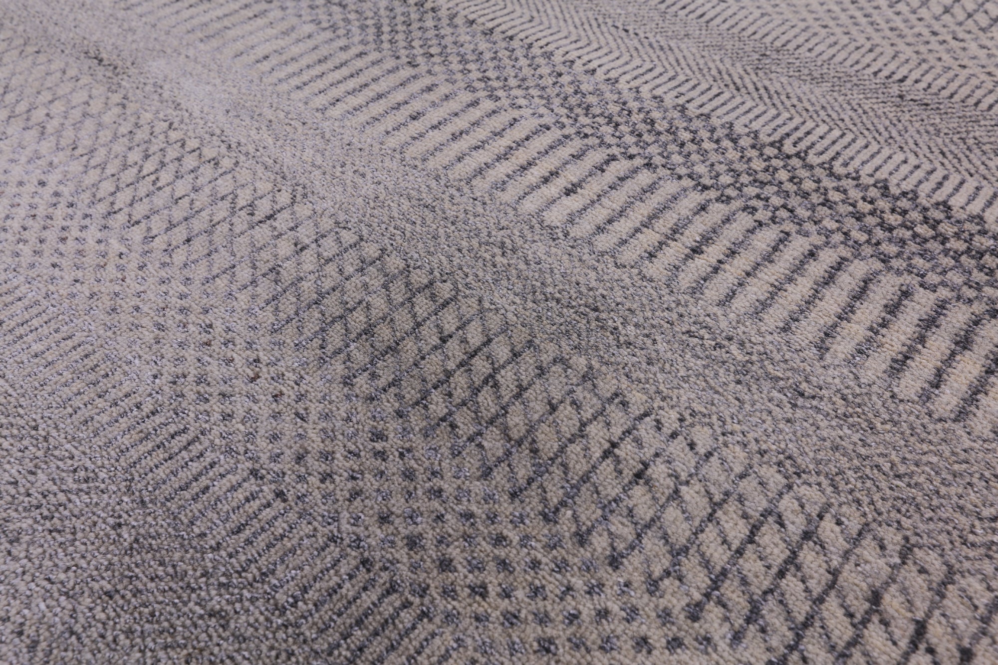 Grey Savannah Grass Handmade Wool & Silk Rug - 8' 2" X 9' 10" - Golden Nile