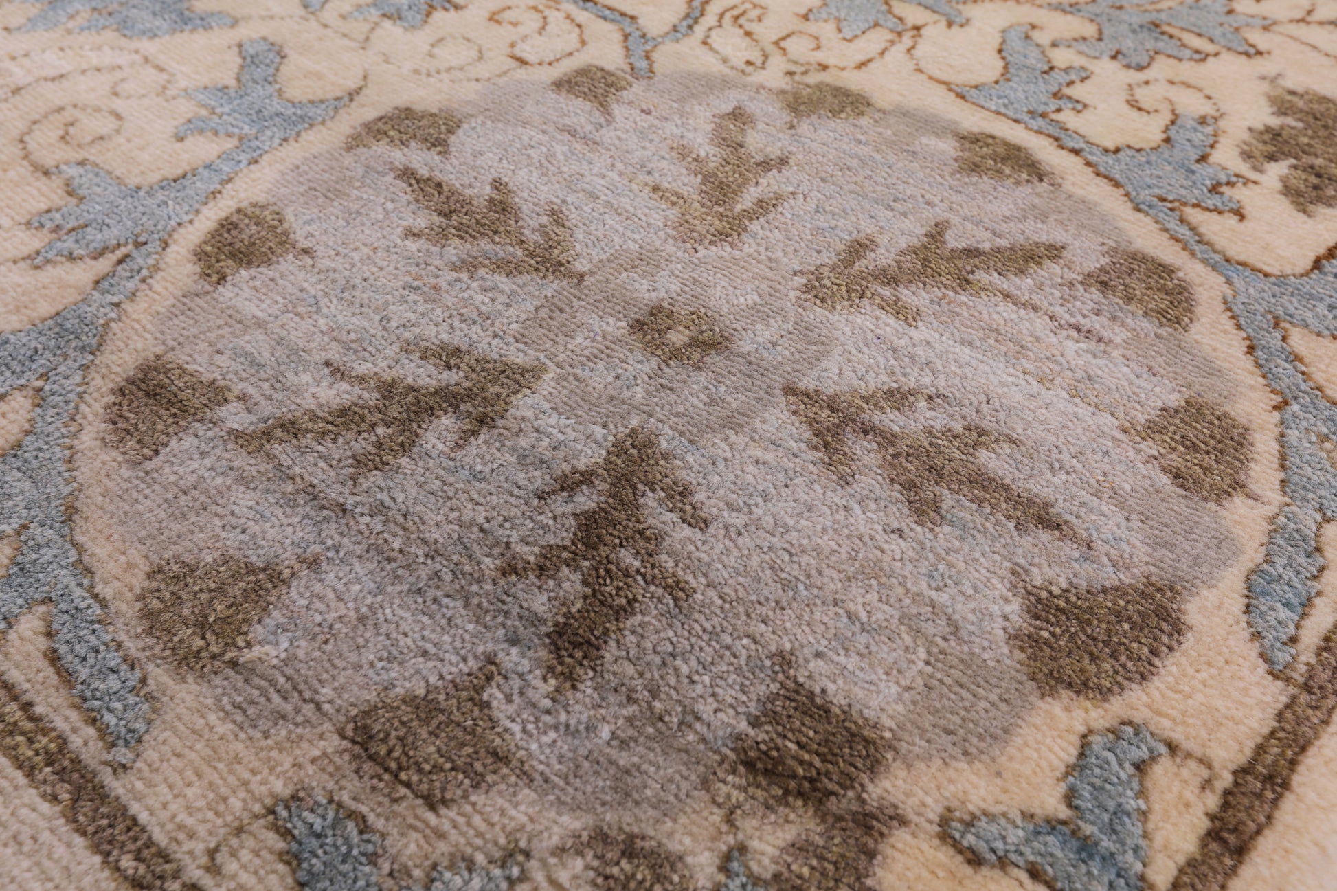 Ivory William Morris Handmade Wool Rug - 6' 3" X 9' 4" - Golden Nile