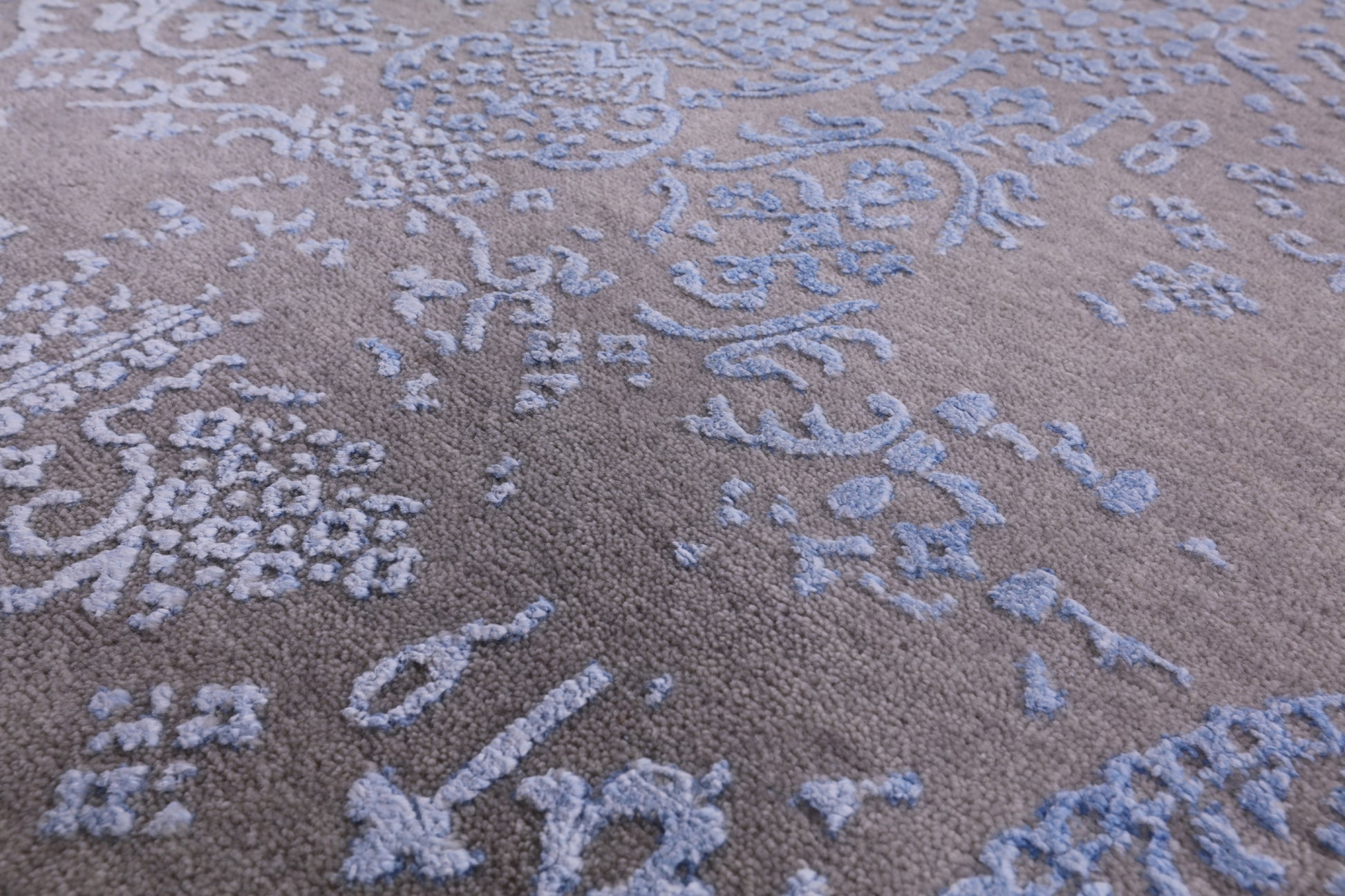 Grey Modern Hand Knotted Wool & Silk Rug - 6' 1" X 9' 1" - Golden Nile