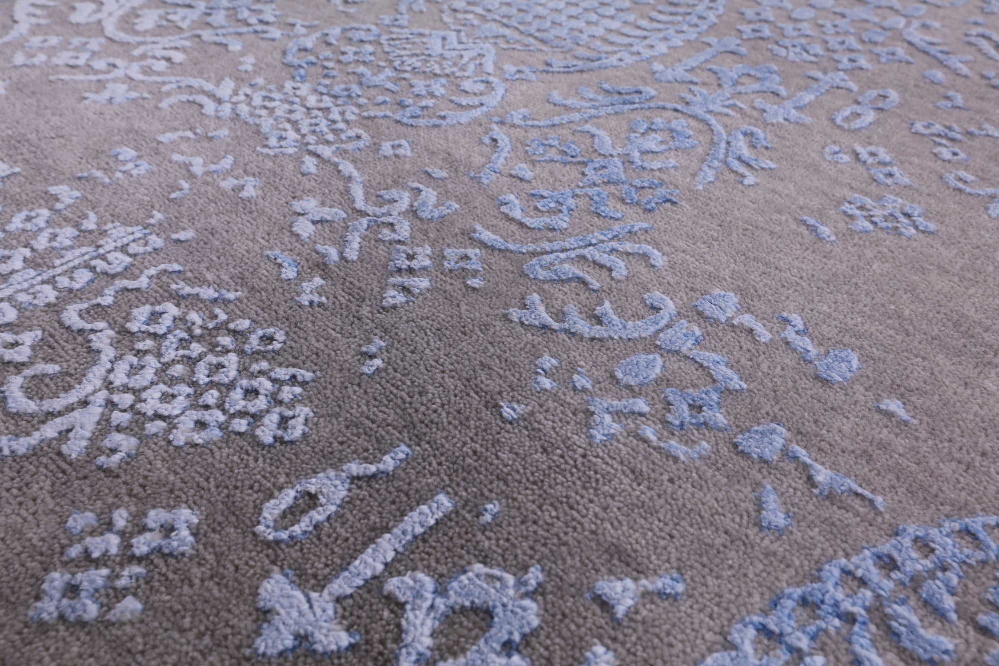 Grey Modern Hand Knotted Wool & Silk Rug - 6' 1" X 9' 1" - Golden Nile