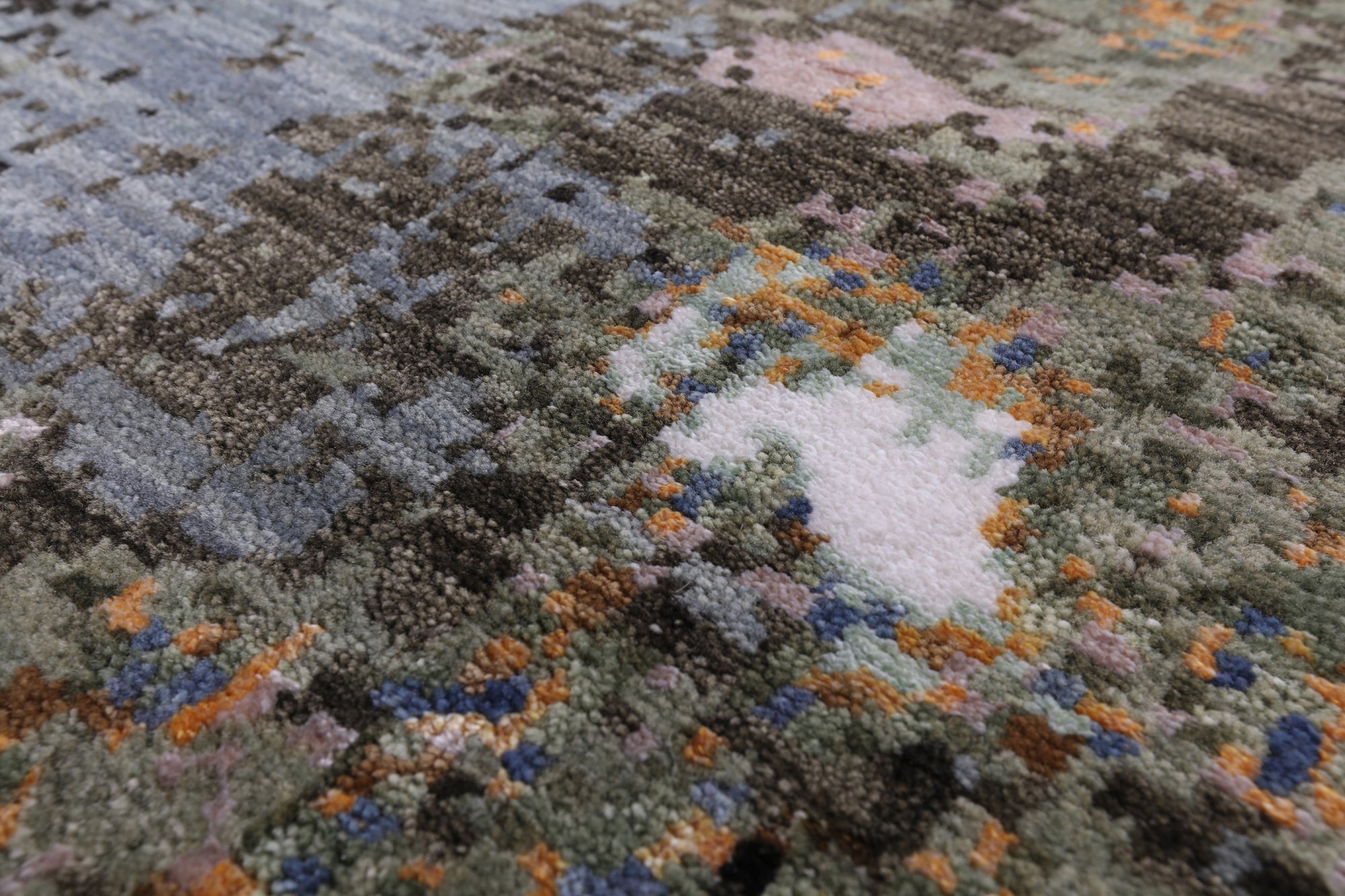 House In The Hills Design Modern Hand Knotted Wool & Silk Rug - 8' 0" X 9' 11" - Golden Nile