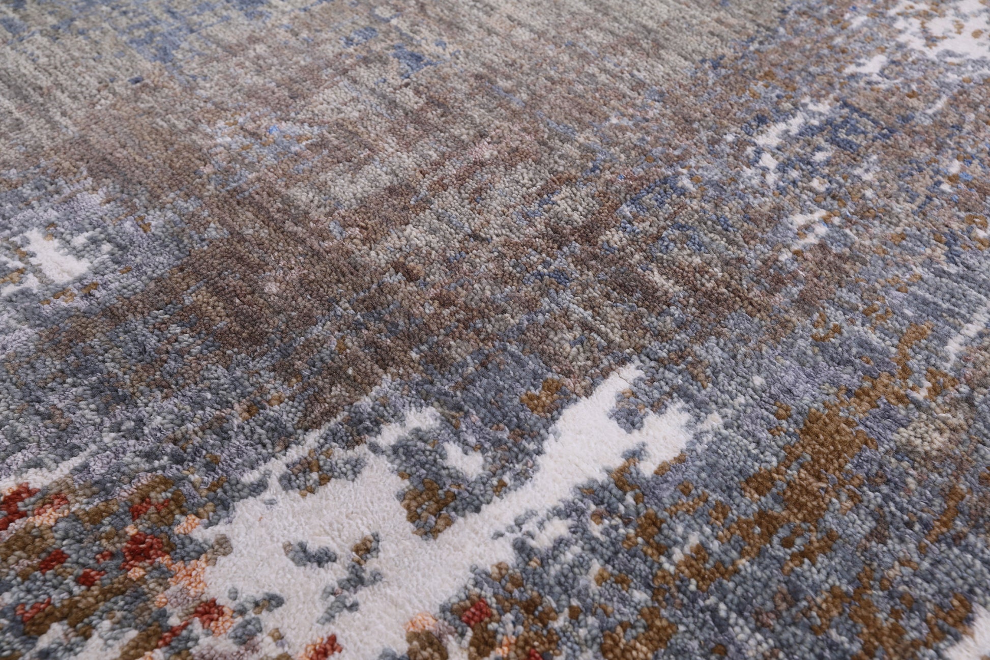 Contemporary Hand Knotted Wool & Silk Rug - 6' 0" X 9' 2" - Golden Nile