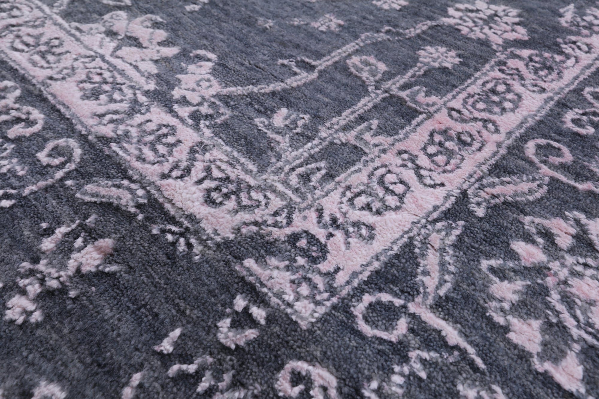 Grey Contemporary Hand Knotted Wool & Silk Rug - 8' 0" X 9' 10" - Golden Nile