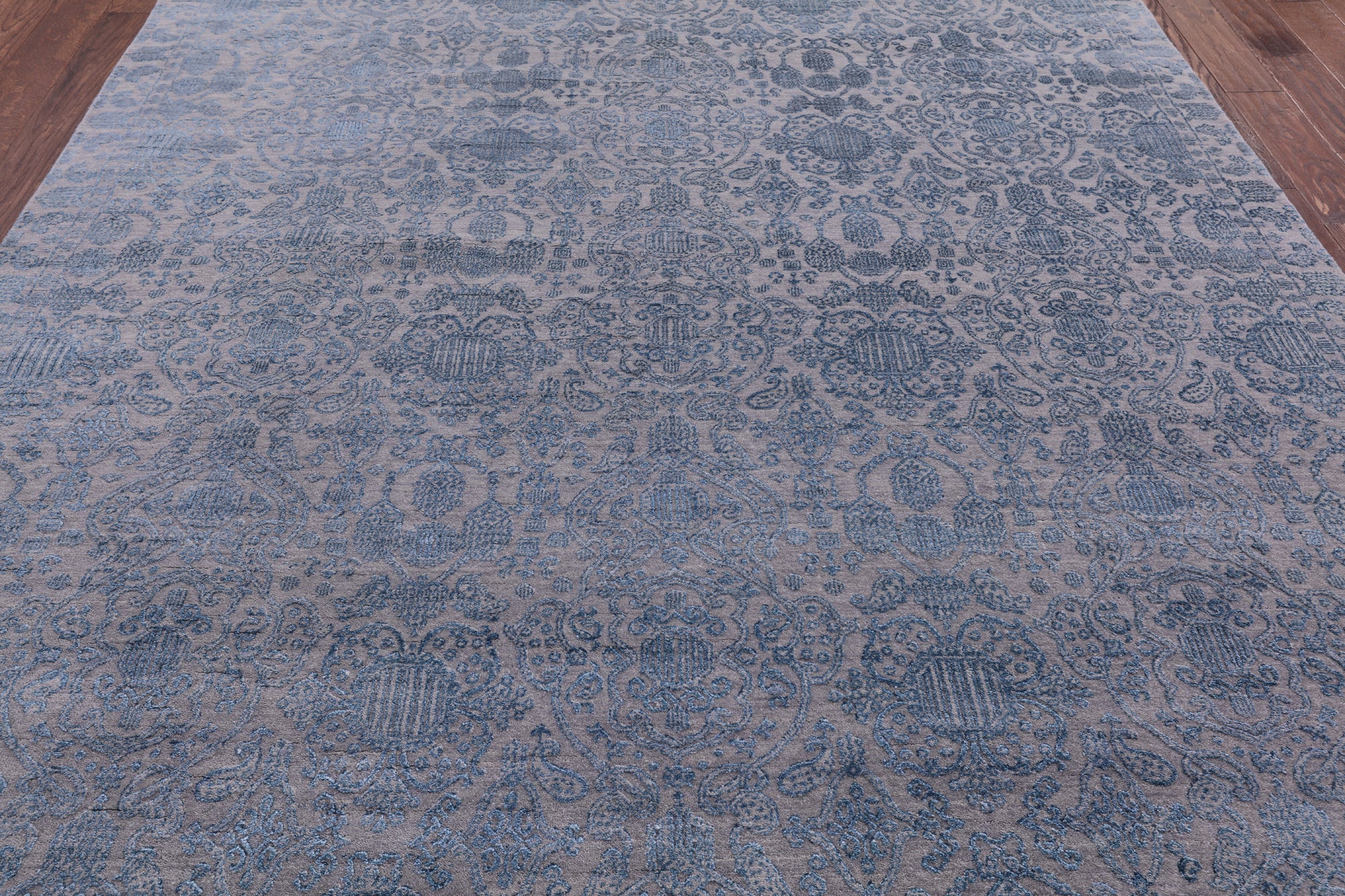 Grey Persian Hand Knotted Wool & Silk Rug - 7' 11" X 10' 3" - Golden Nile