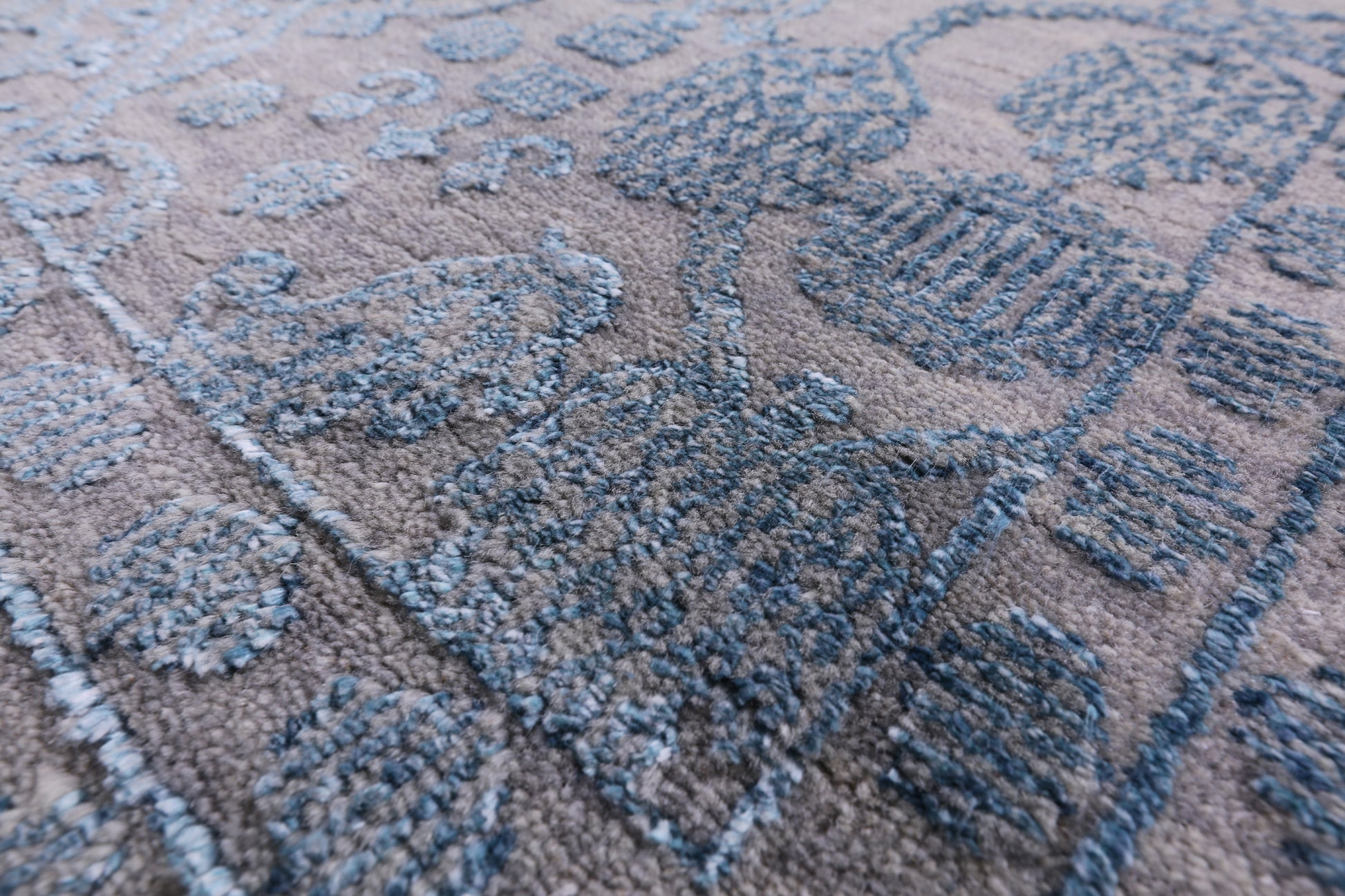 Grey Persian Hand Knotted Wool & Silk Rug - 7' 11" X 10' 3" - Golden Nile