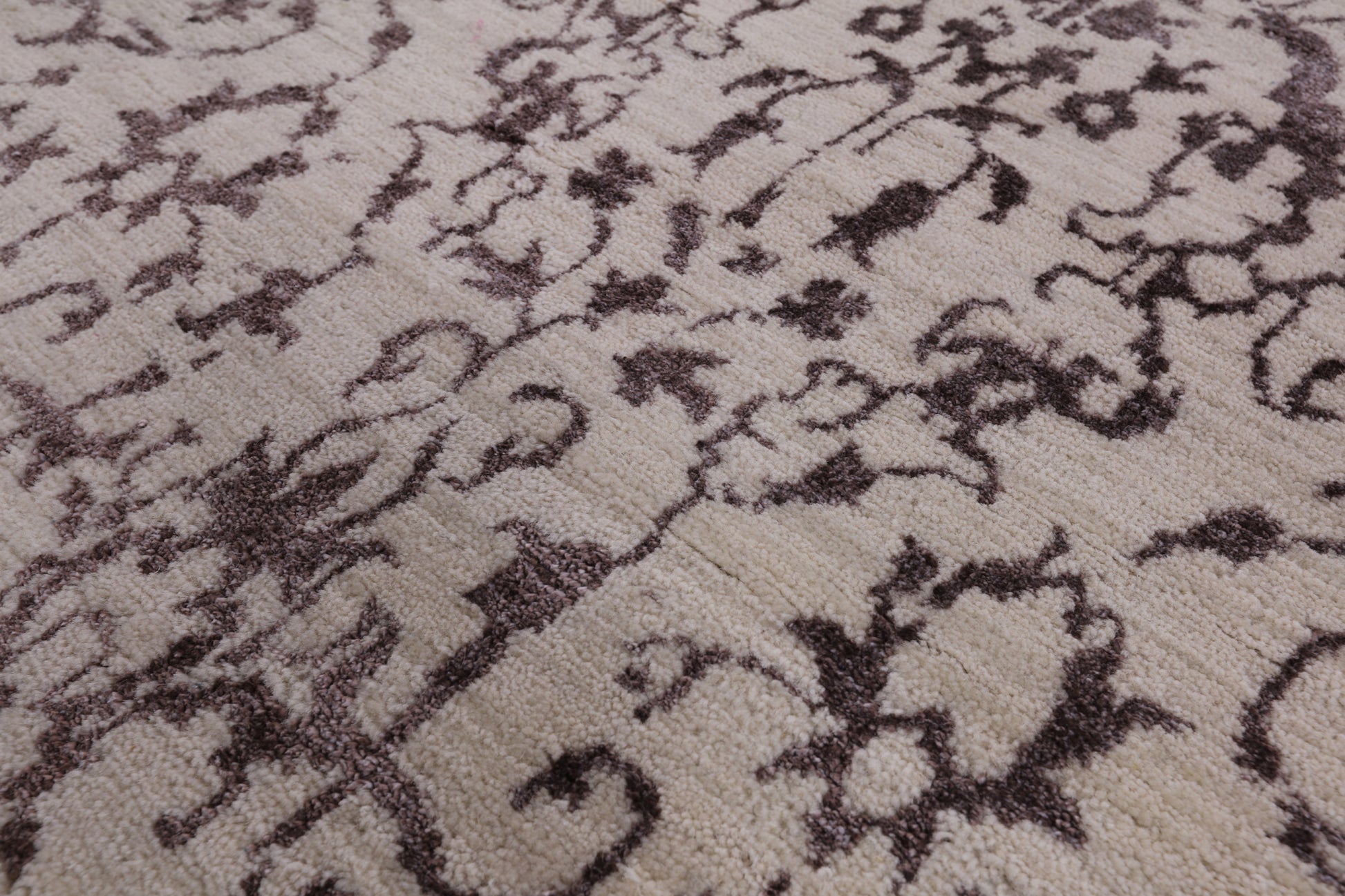 Ivory Modern Handmade Wool & Silk Rug - 6' 1" X 9' 3" - Golden Nile