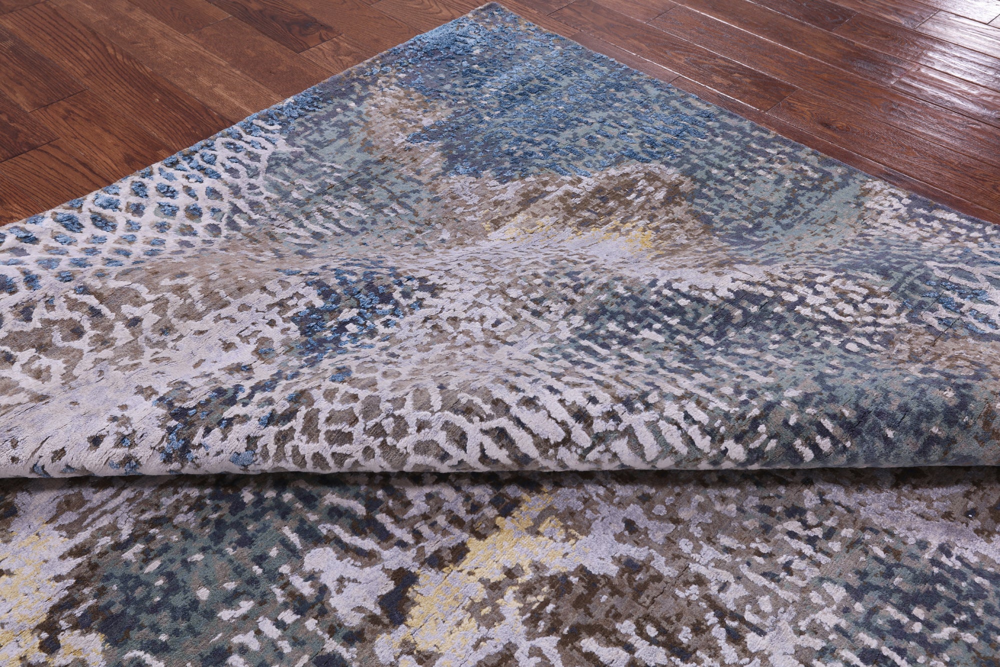 Animal Print Design Abstract Contemporary Hand Knotted Wool & Silk Rug - 8' 1" X 10' 1" - Golden Nile