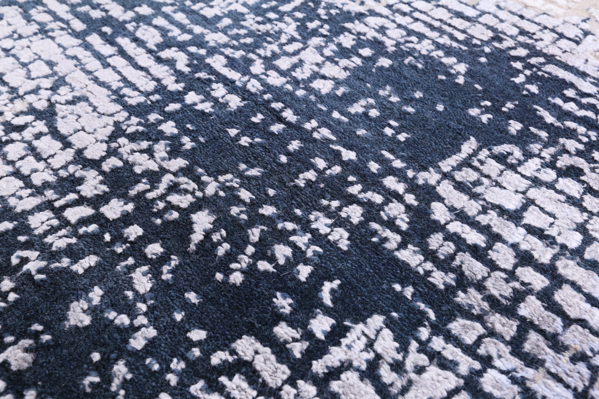 Modern Handmade Wool & Silk Rug - 5' 6" X 8' 1" - Golden Nile
