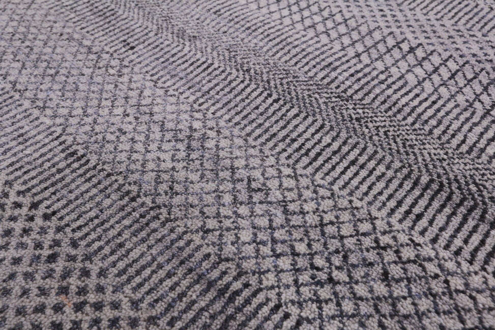 Grey Savannah Grass Handmade Wool & Silk Rug - 7' 10" X 10' 1" - Golden Nile