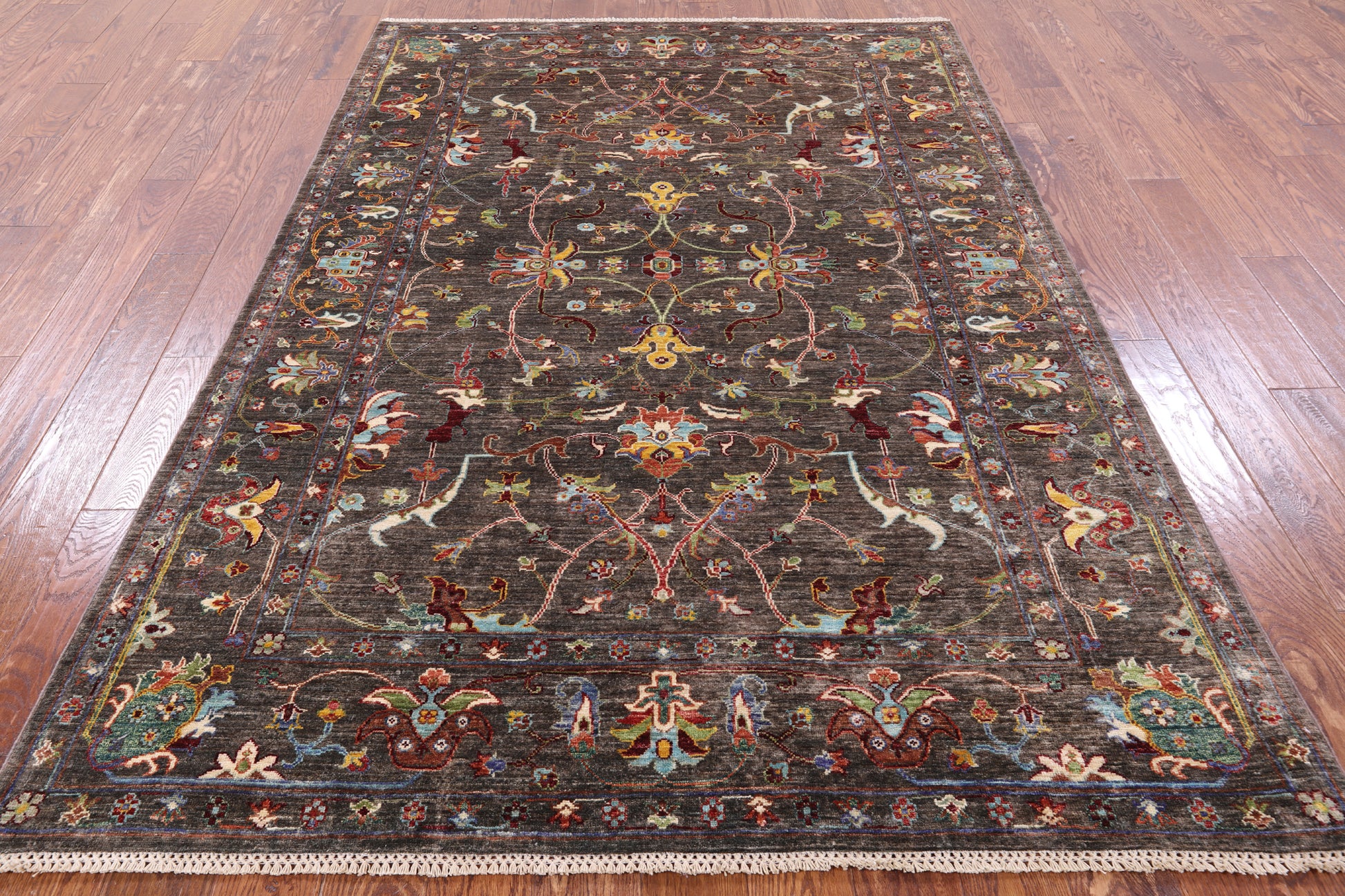 Peshawar Hand Knotted Wool Rug - 5' 7" X 8' 2" - Golden Nile