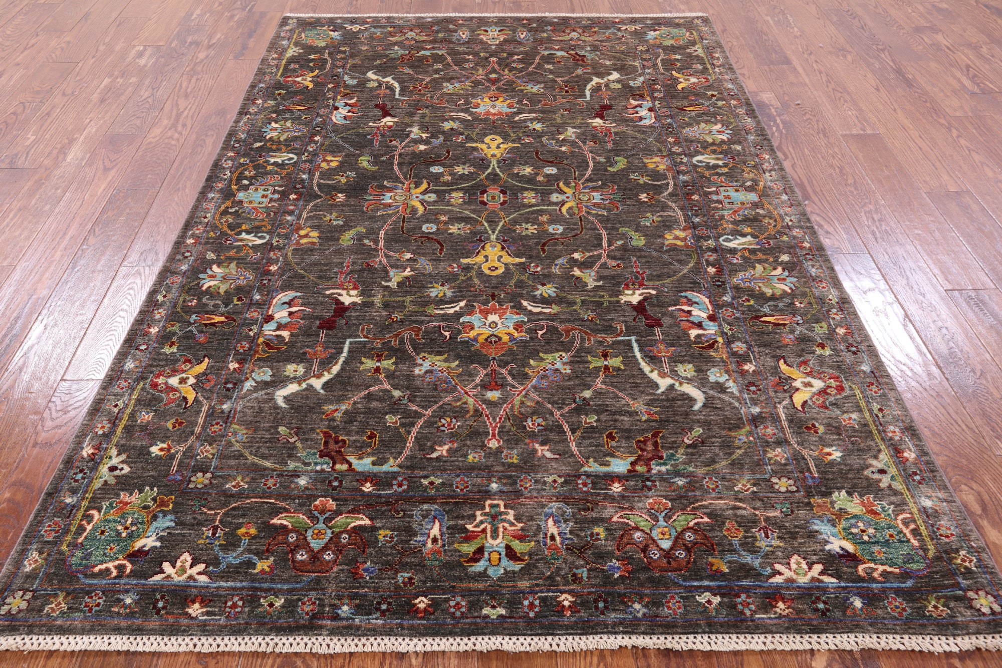 Peshawar Hand Knotted Wool Rug - 5' 7" X 8' 2" - Golden Nile