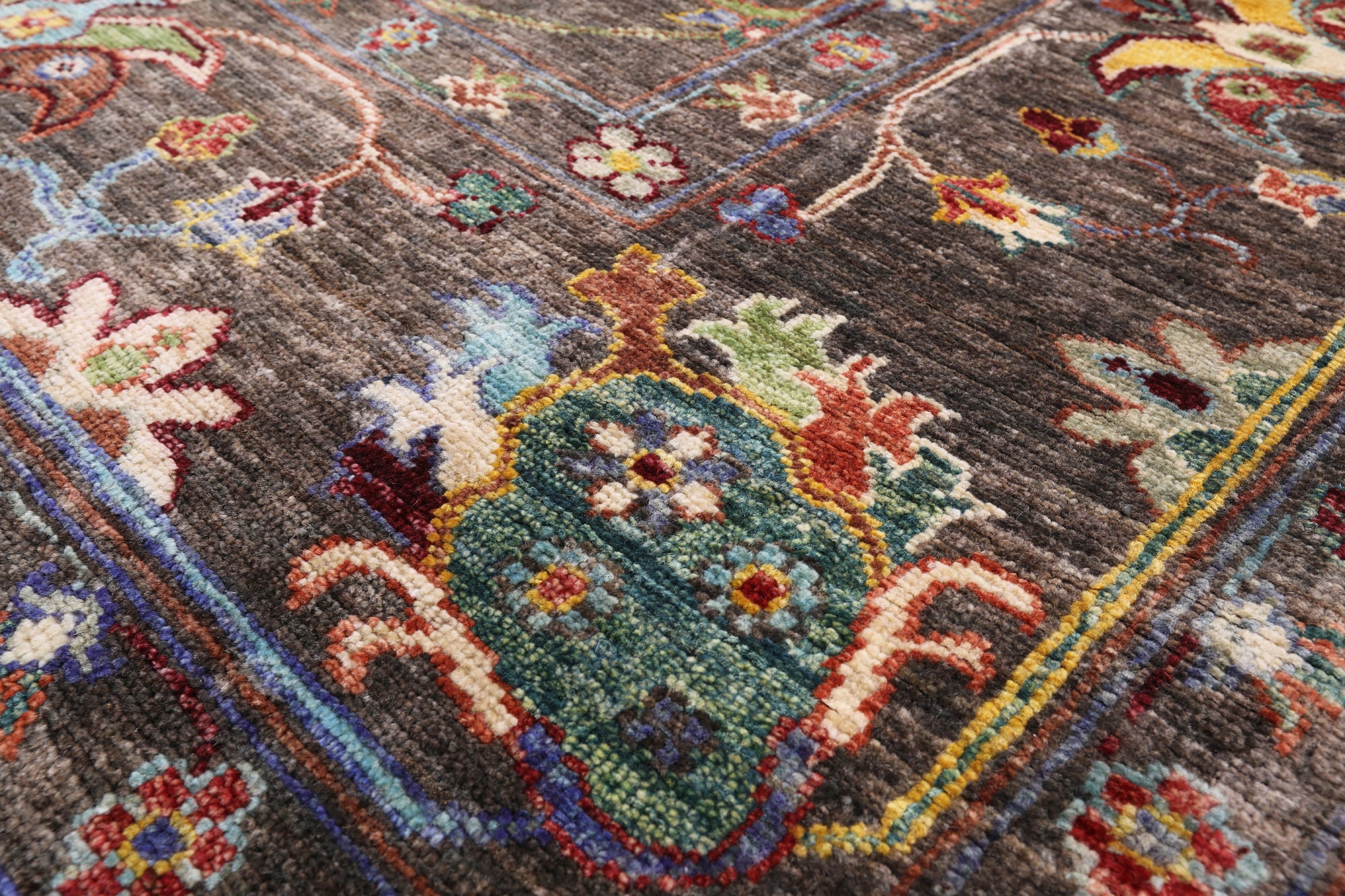 Peshawar Hand Knotted Wool Rug - 5' 7" X 8' 2" - Golden Nile
