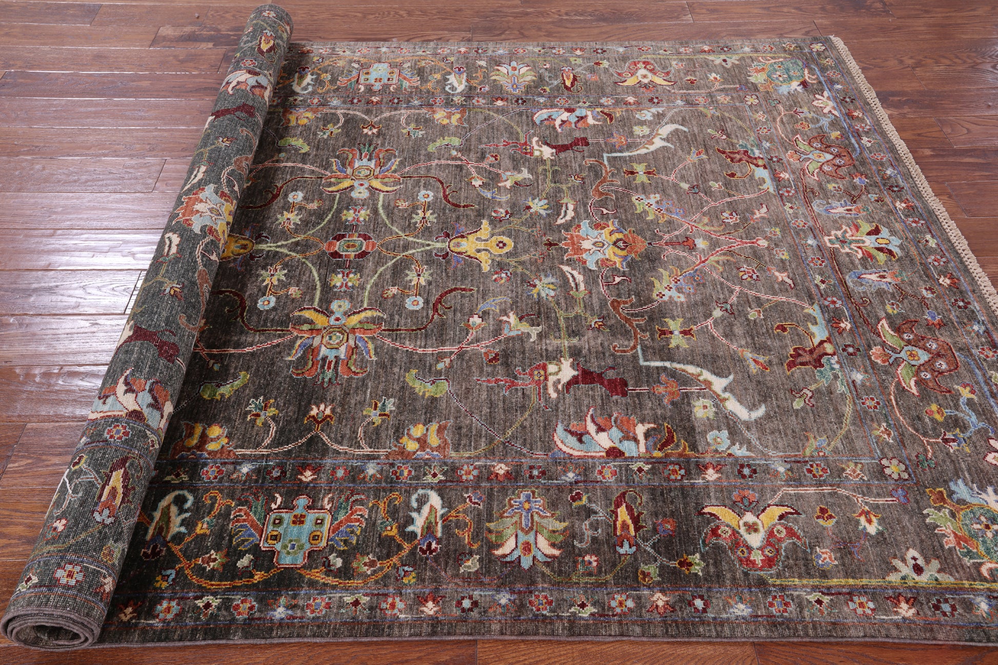 Peshawar Hand Knotted Wool Rug - 5' 7" X 8' 2" - Golden Nile