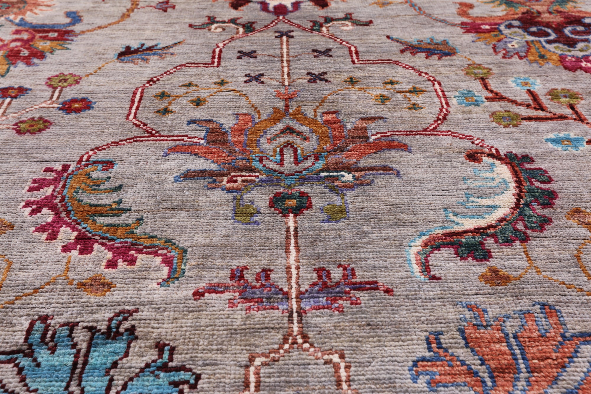 Peshawar Hand Knotted Wool Rug - 6' 11" X 9' 9" - Golden Nile
