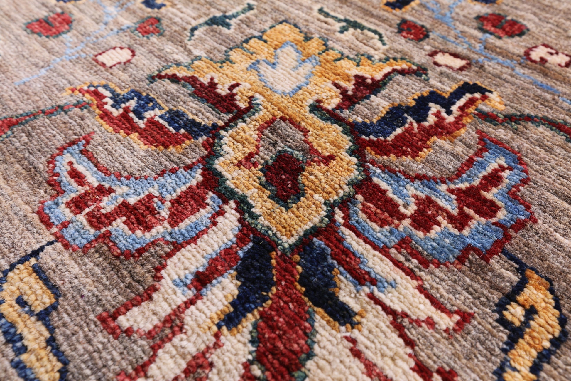 Peshawar Hand Knotted Wool Rug - 8' 3" X 11' 4" - Golden Nile