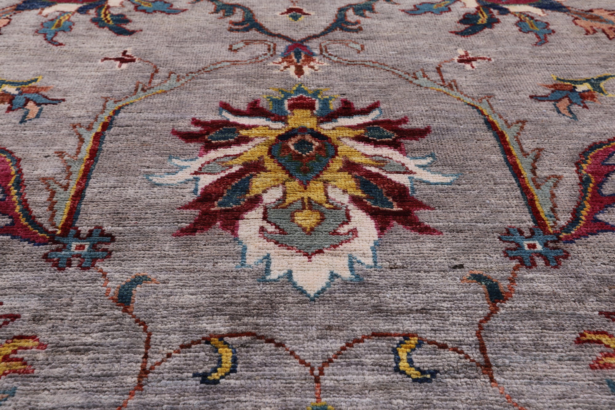 Peshawar Hand Knotted Wool Rug - 6' 9" X 9' 8" - Golden Nile