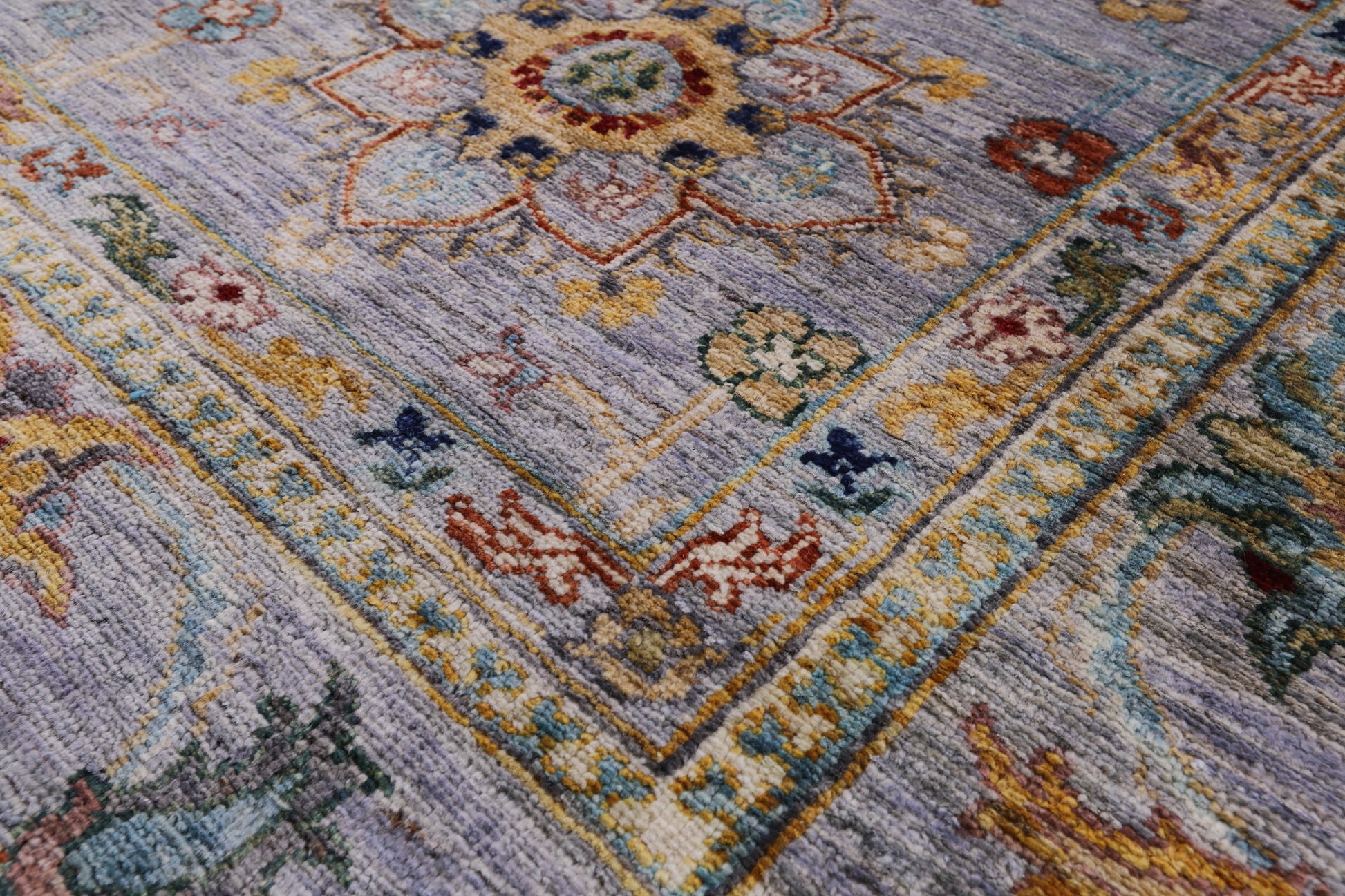 Peshawar Hand Knotted Wool Rug - 5' 9" X 8' 1" - Golden Nile
