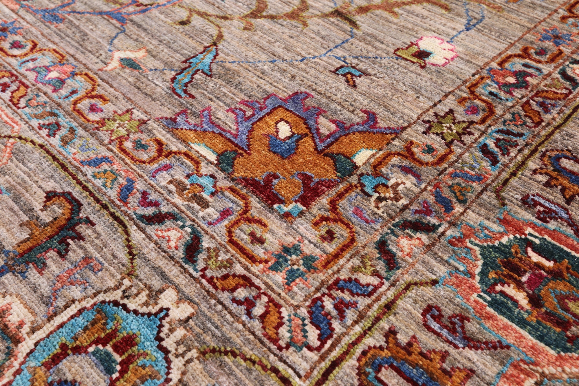 Peshawar Hand Knotted Wool Rug - 6' 9" X 9' 6" - Golden Nile