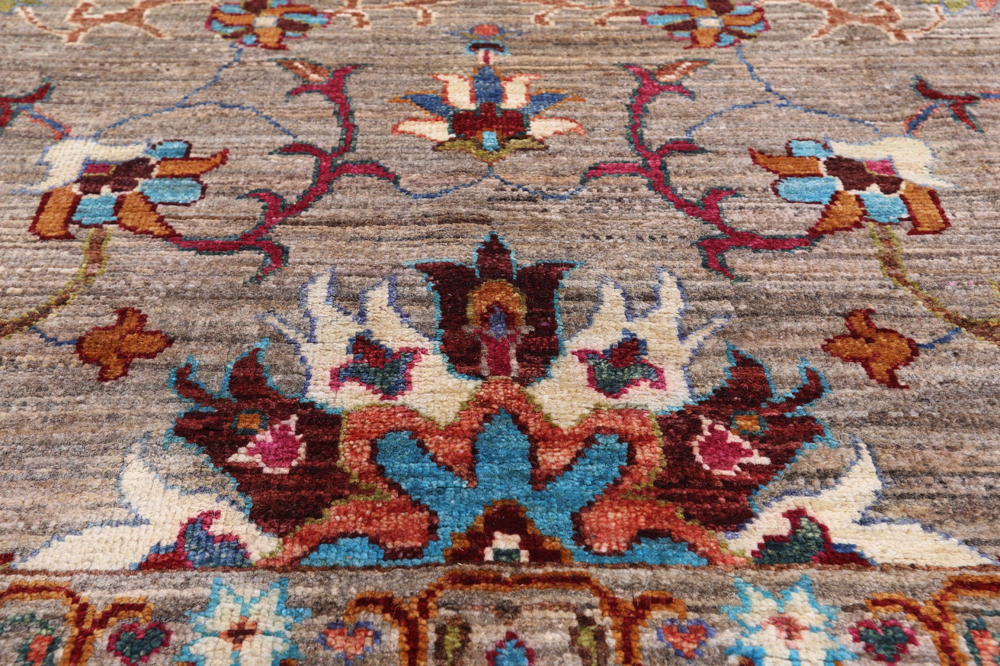 Peshawar Hand Knotted Wool Rug - 6' 9" X 9' 6" - Golden Nile