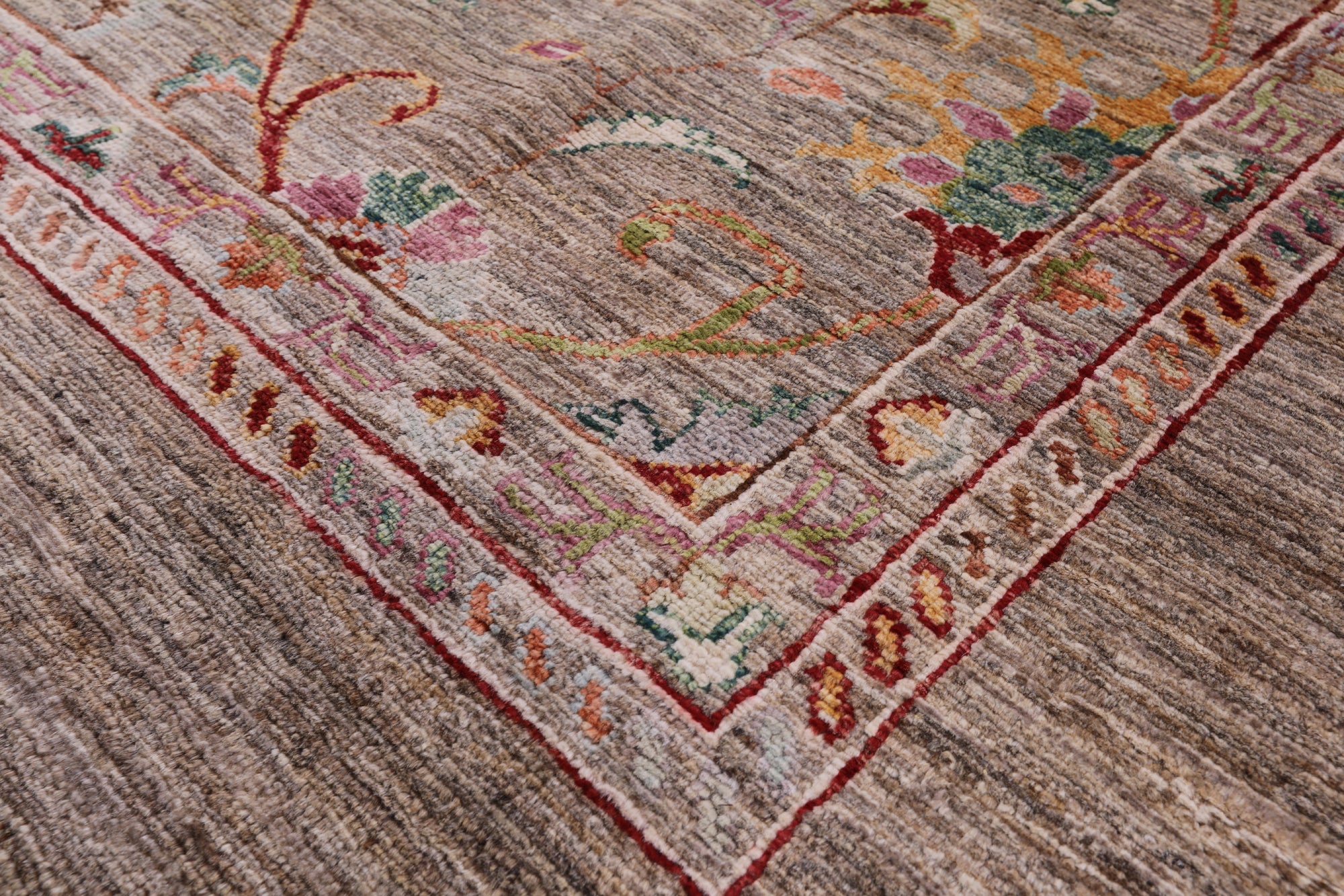 Peshawar Handmade Wool Rug - 5' 9" X 8' 0" - Golden Nile
