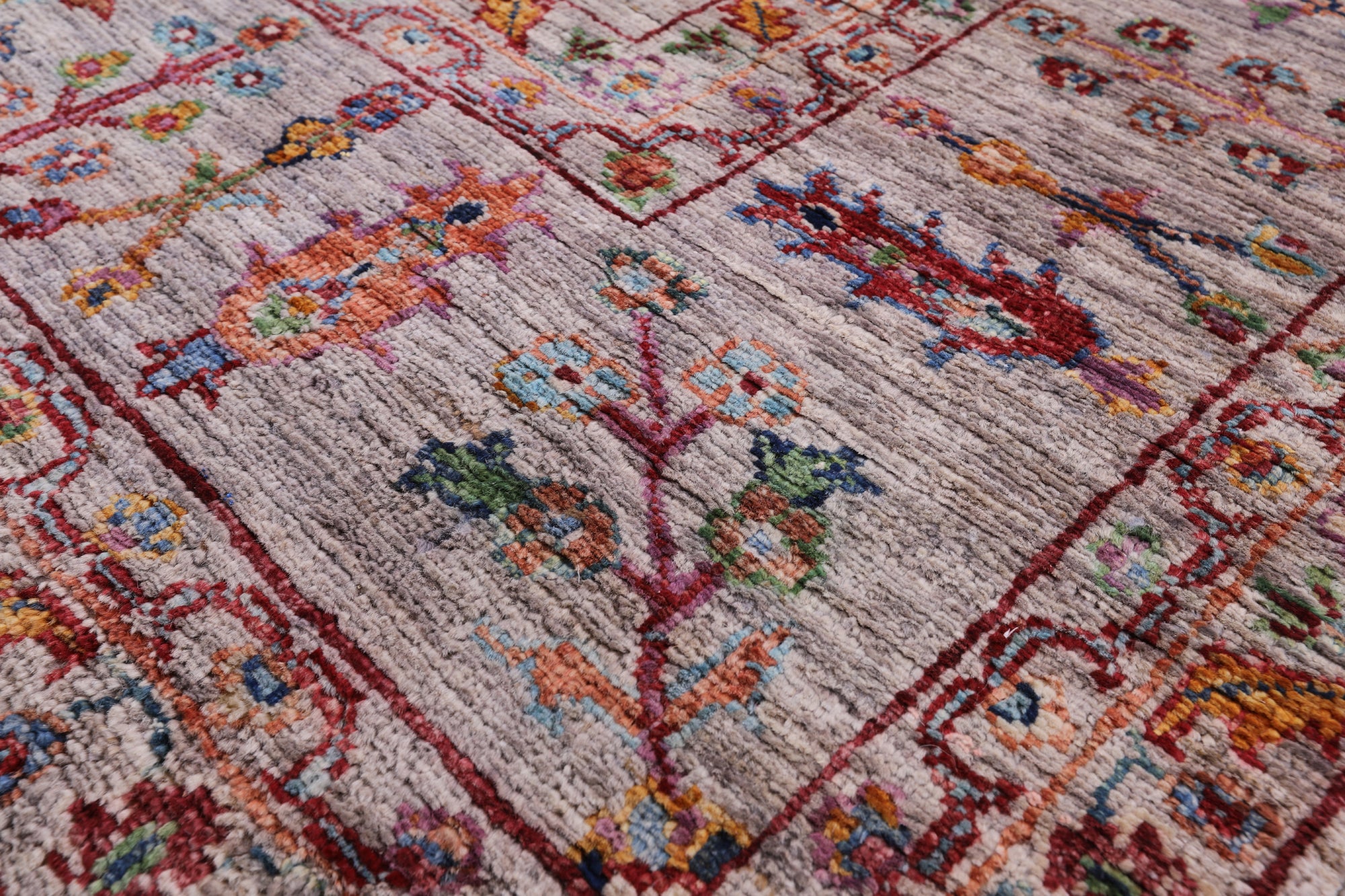Peshawar Hand Knotted Wool Rug - 5' 9" X 7' 10" - Golden Nile