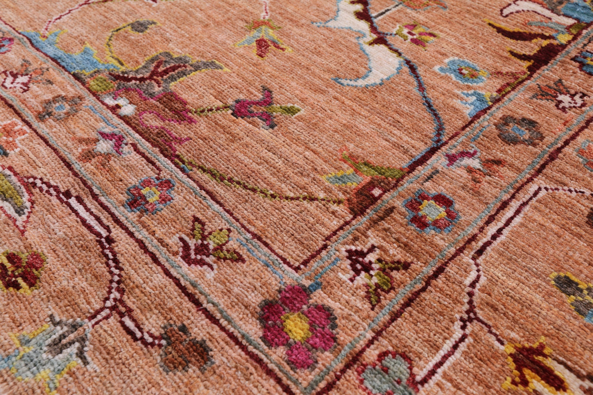 Peshawar Hand Knotted Wool Rug - 5' 9" X 8' 0" - Golden Nile