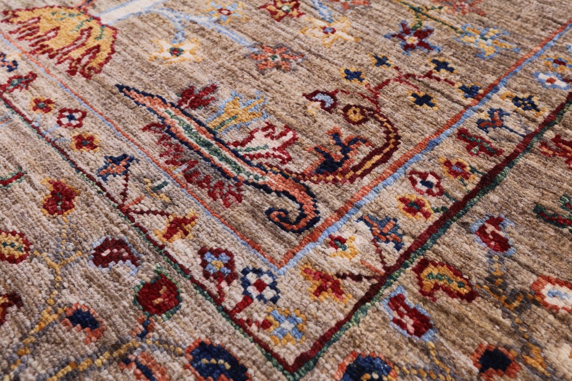 Peshawar Hand Knotted Wool Rug - 5' 8" X 7' 11" - Golden Nile