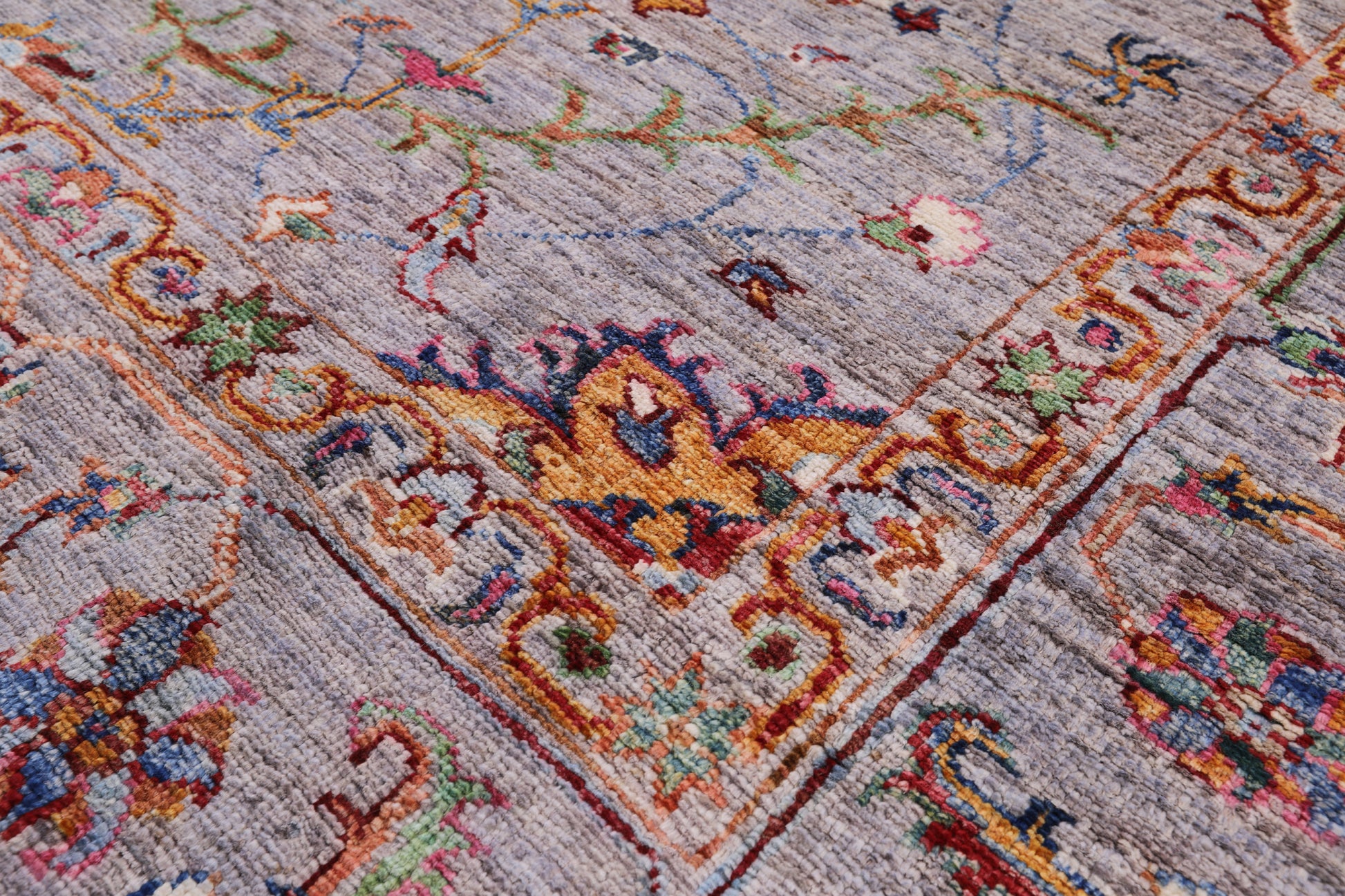 Peshawar Hand Knotted Wool Rug - 5' 10" X 7' 11" - Golden Nile
