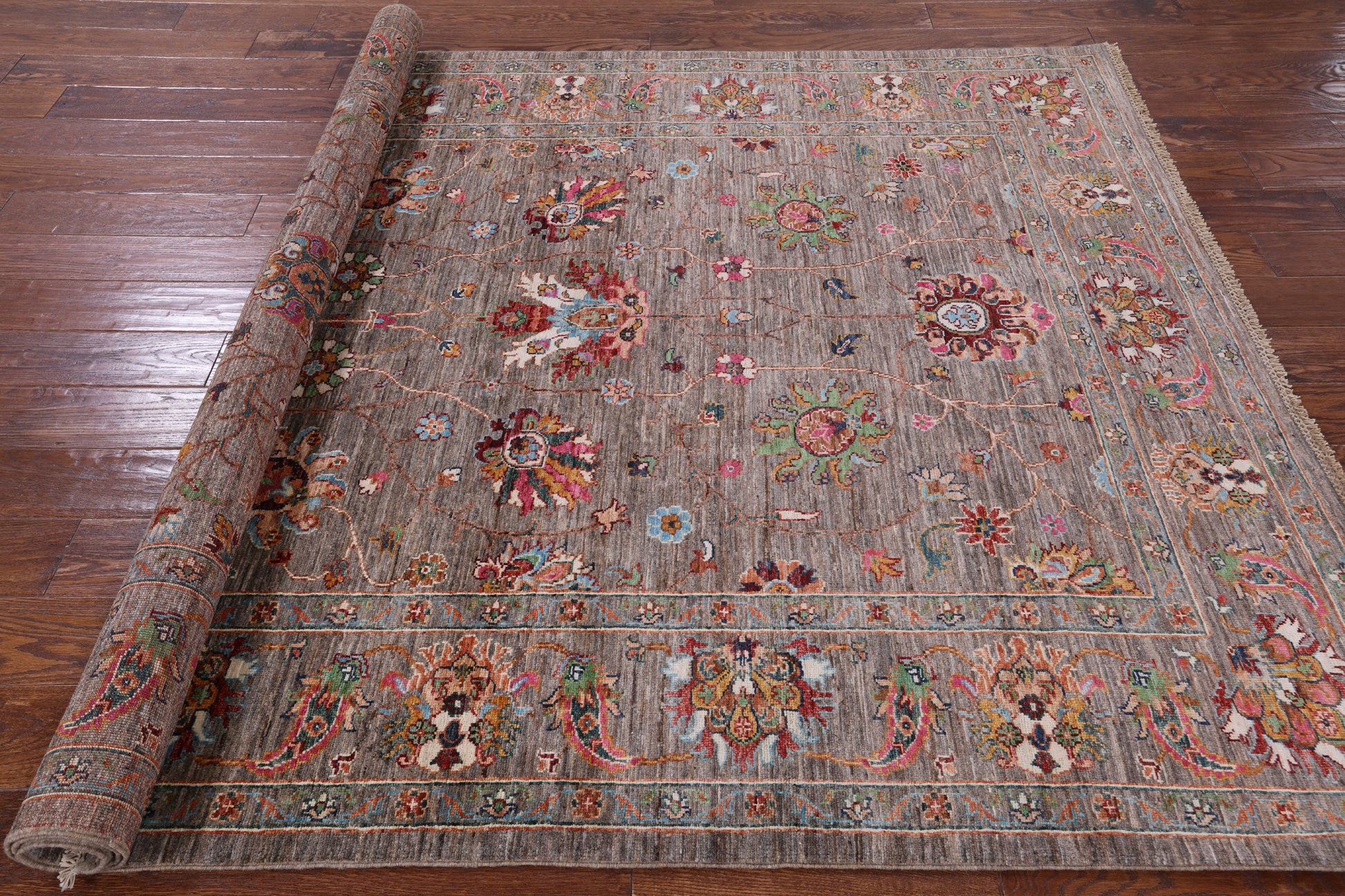 Peshawar Hand Knotted Wool Rug - 5' 10" X 7' 9" - Golden Nile