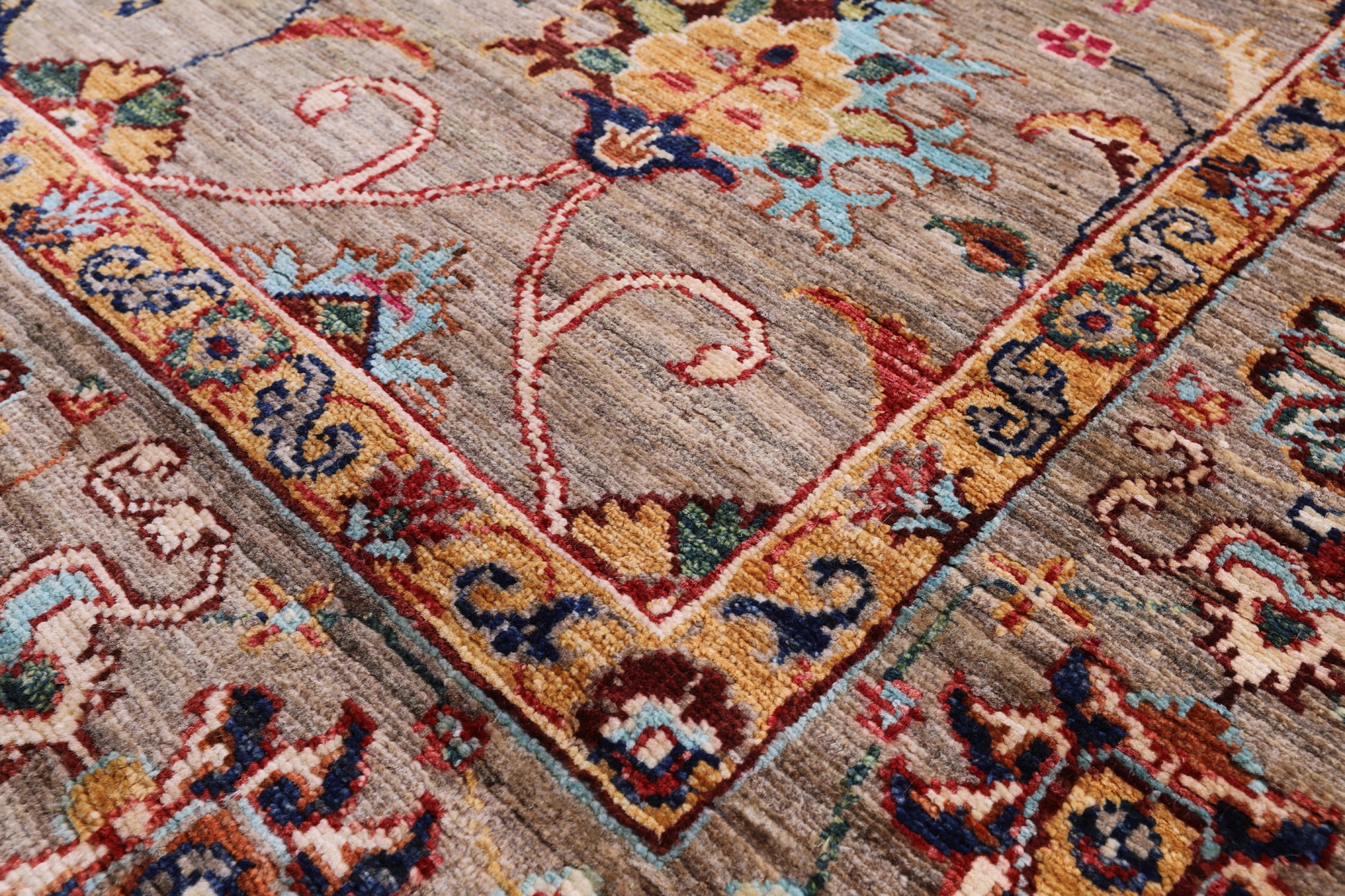 Peshawar Hand Knotted Wool Rug - 5' 2" X 6' 10" - Golden Nile