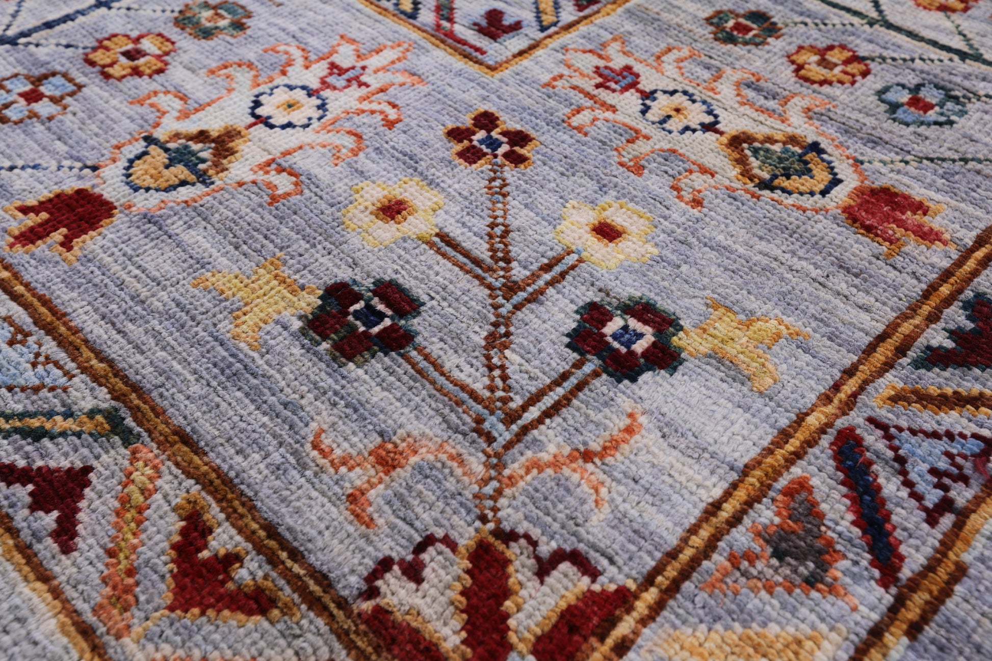 Peshawar Hand Knotted Wool Rug - 5' 7" X 7' 11" - Golden Nile