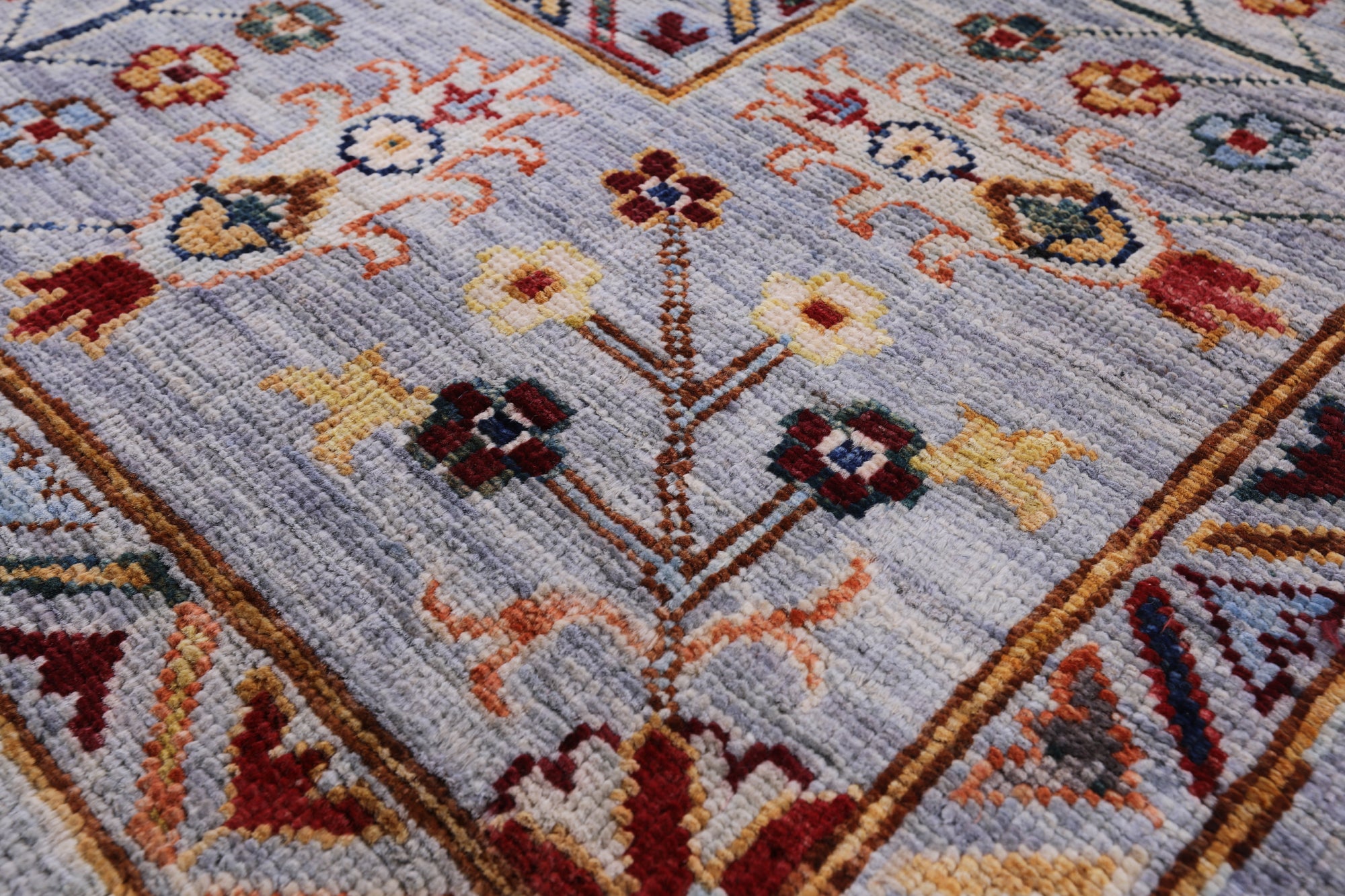 Peshawar Hand Knotted Wool Rug - 5' 7" X 7' 11" - Golden Nile