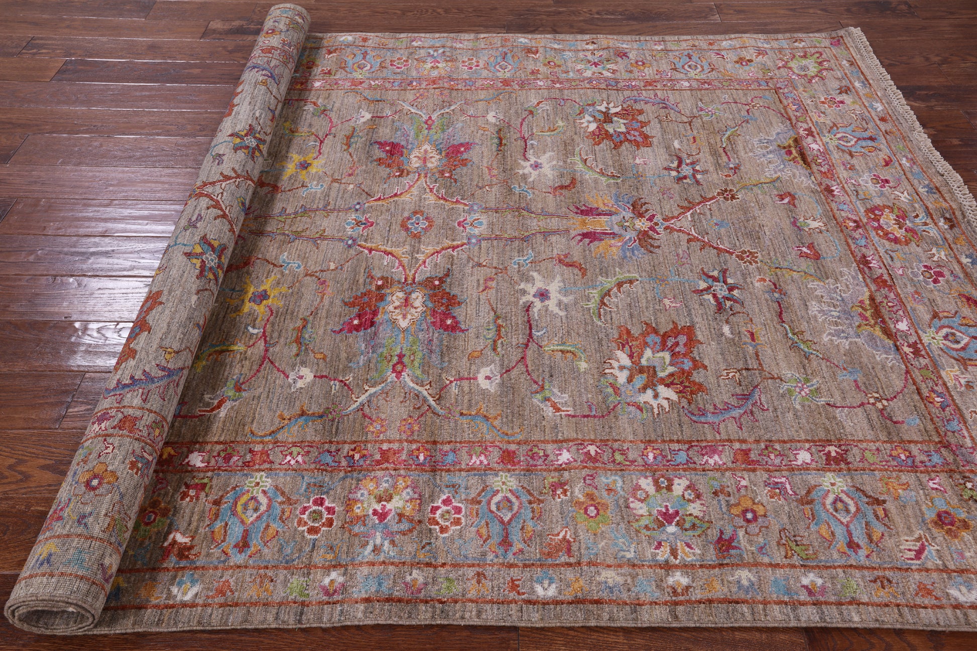 Peshawar Hand Knotted Wool Rug - 5' 10" X 7' 9" - Golden Nile