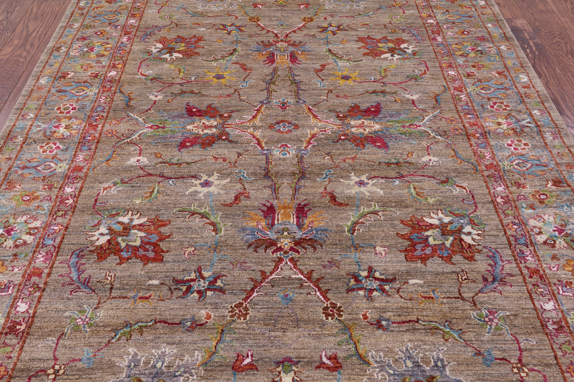 Peshawar Hand Knotted Wool Rug - 5' 10" X 7' 9" - Golden Nile