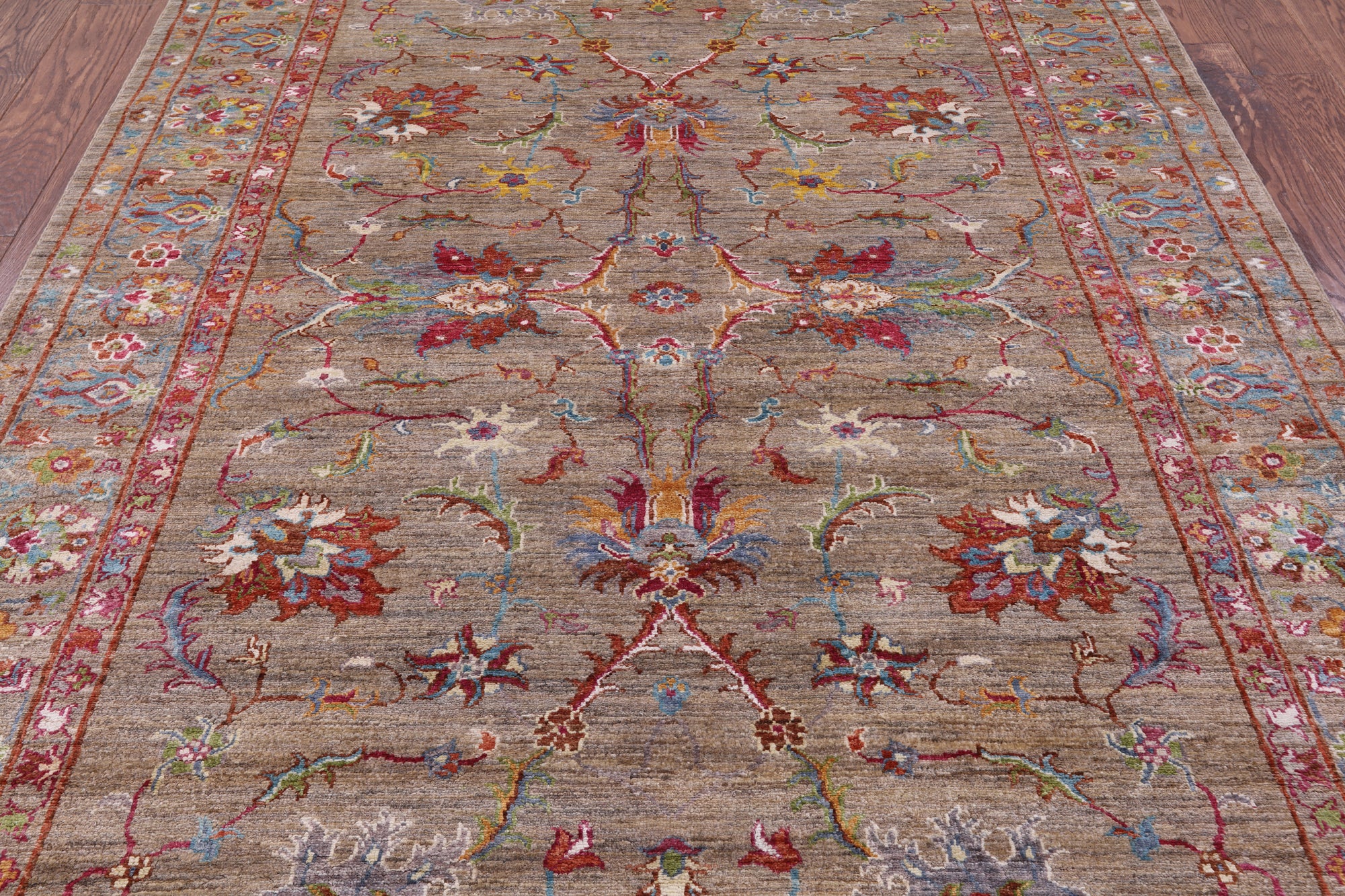 Peshawar Hand Knotted Wool Rug - 5' 10" X 7' 9" - Golden Nile