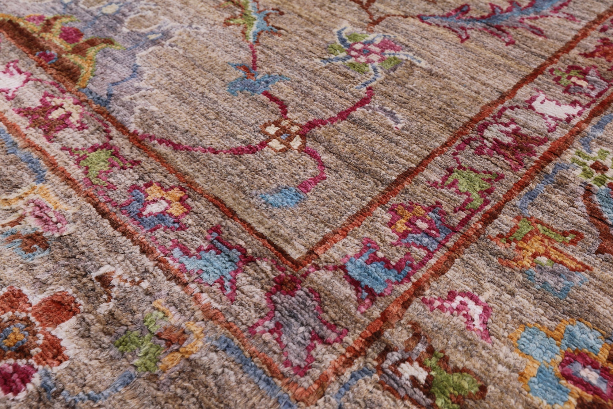 Peshawar Hand Knotted Wool Rug - 5' 10" X 7' 9" - Golden Nile