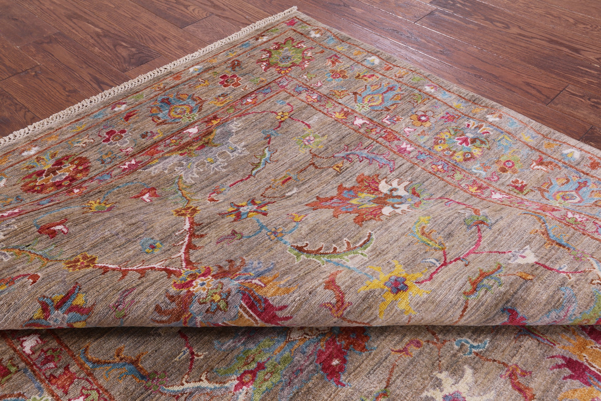 Peshawar Hand Knotted Wool Rug - 5' 10" X 7' 9" - Golden Nile