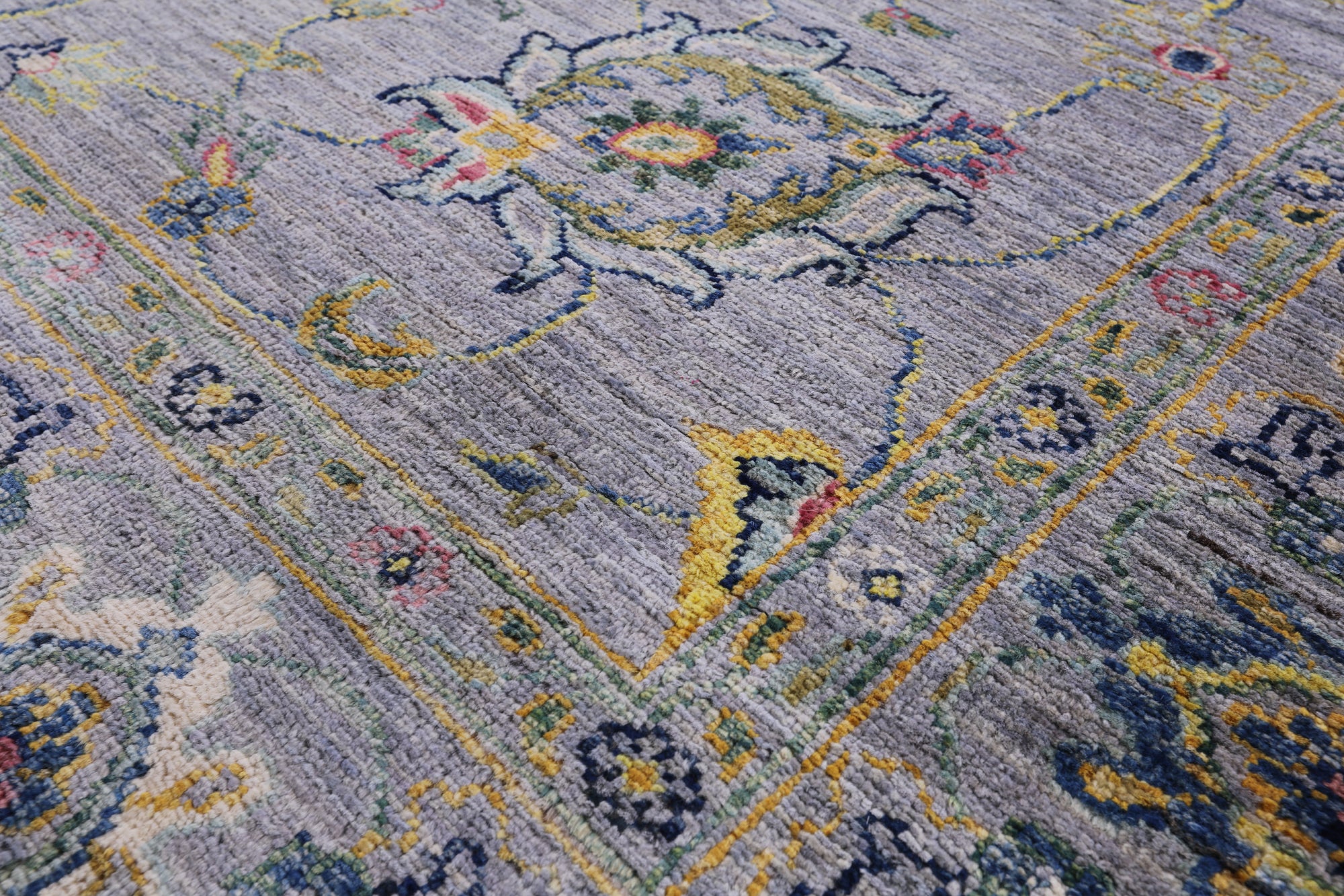 Peshawar Hand Knotted Wool Rug - 5' 10" X 8' 0" - Golden Nile