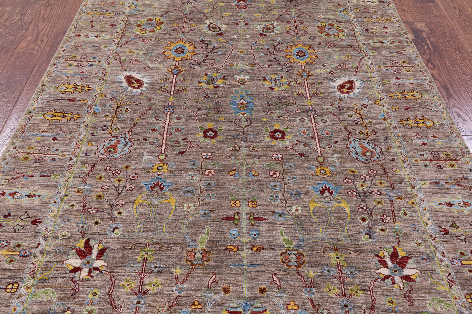 Peshawar Hand Knotted Wool Rug - 5' 8" X 8' 1" - Golden Nile