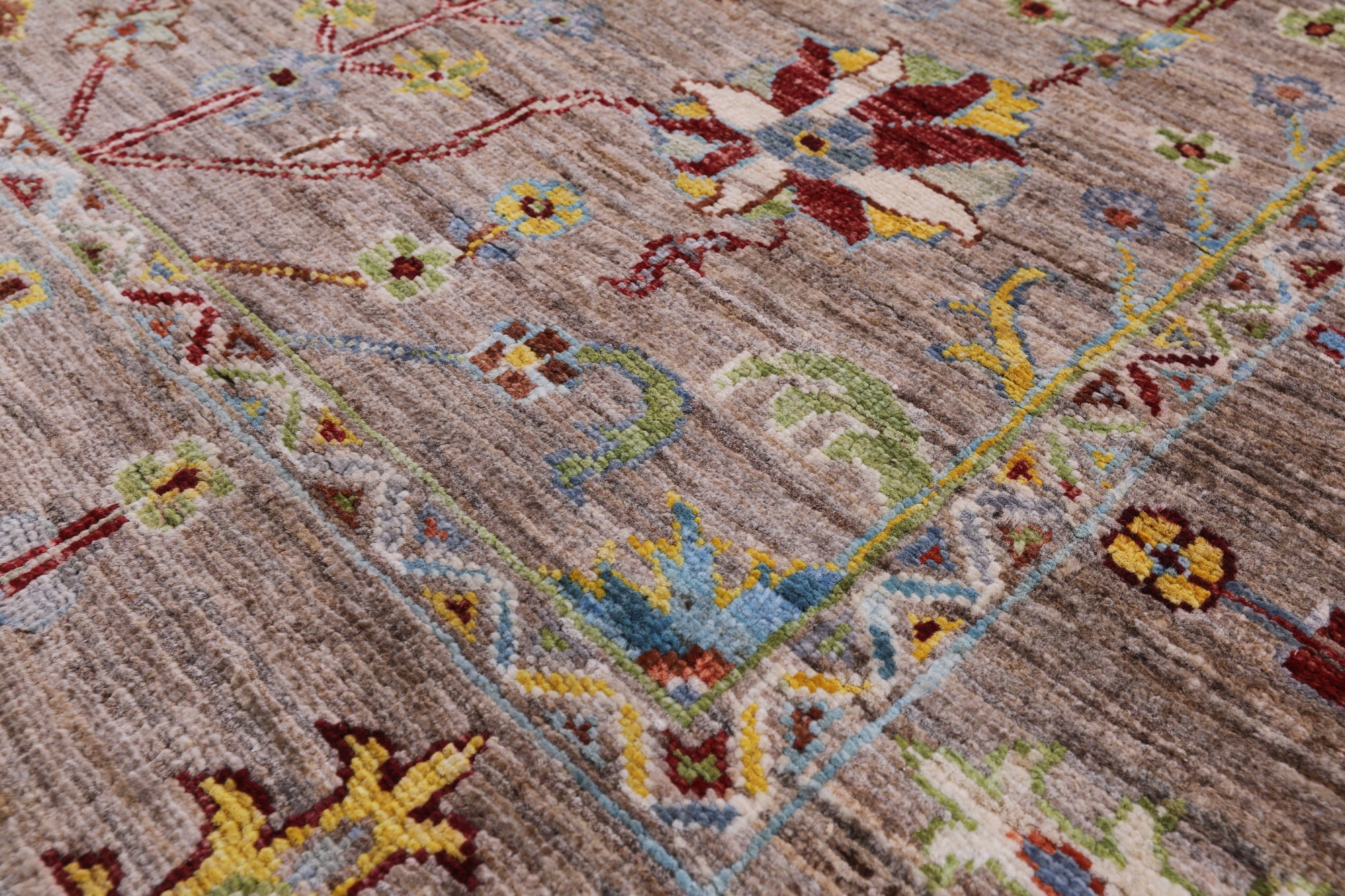 Peshawar Hand Knotted Wool Rug - 5' 8" X 8' 1" - Golden Nile