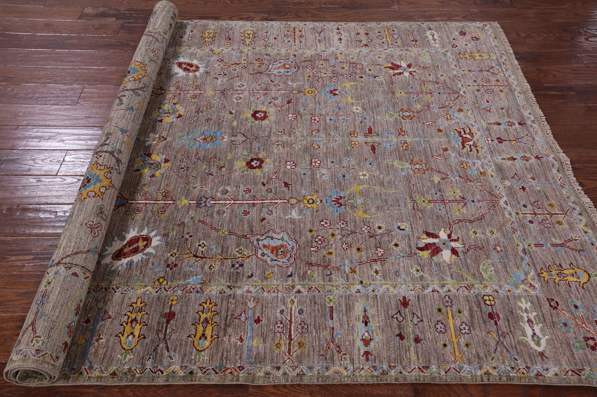 Peshawar Hand Knotted Wool Rug - 5' 8" X 8' 1" - Golden Nile