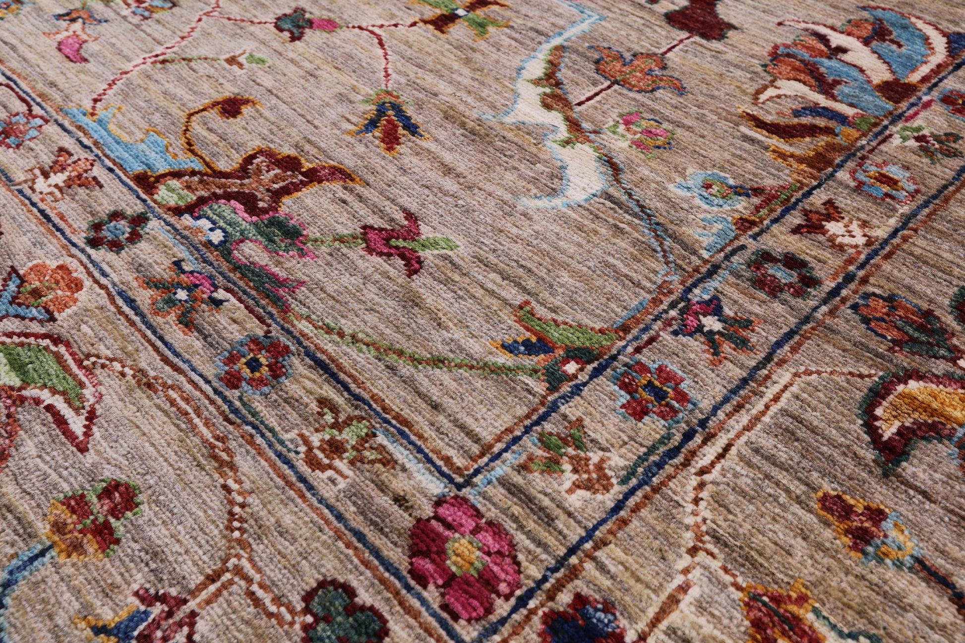 Peshawar Hand Knotted Wool Rug - 5' 8" X 7' 5" - Golden Nile